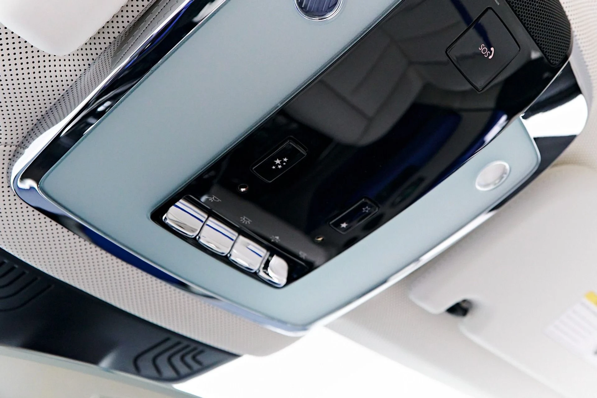 mph087_1253076254_Used_2023_Rolls_Royce_Cullinan_Base_1745954360_a88a17477c