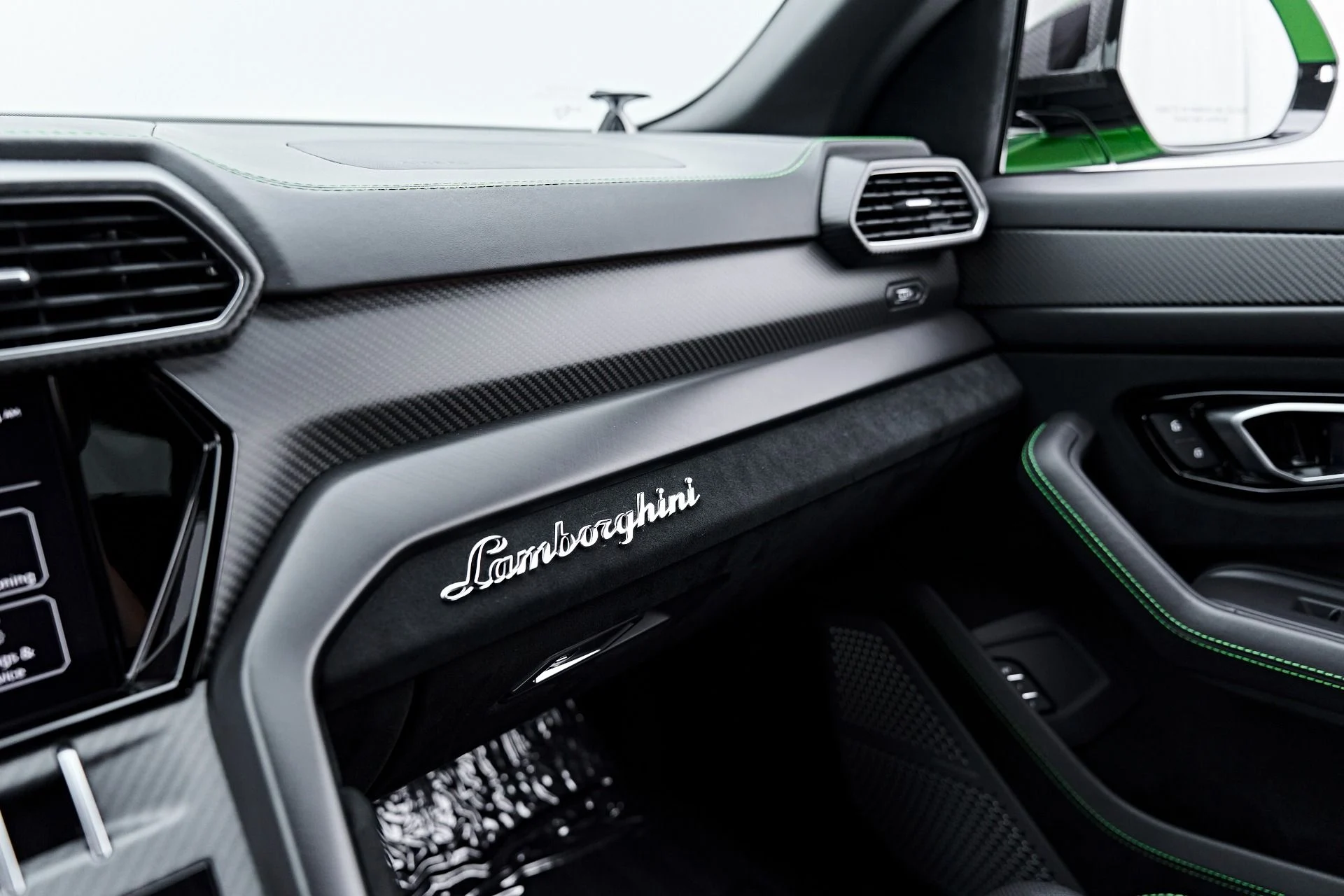 mph087_1280753806_Used_2023_Lamborghini_Urus_Performante_1790376396_53a4c096e7