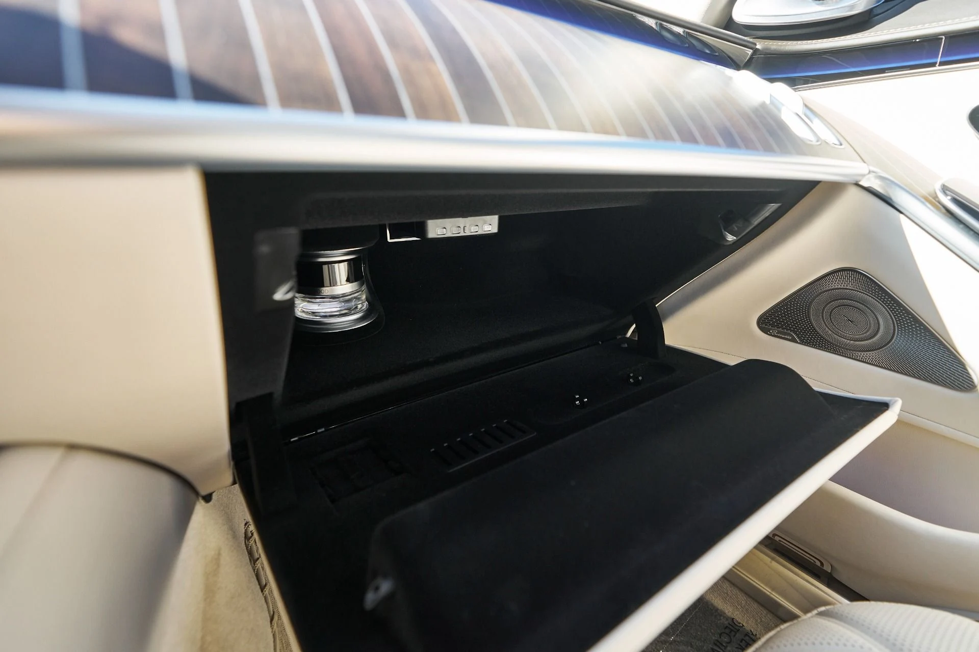 mph087_1740797050_Used_2025_Mercedes_Benz_S_Class_Maybach_S_680_1761611200_3cb8fe20b4