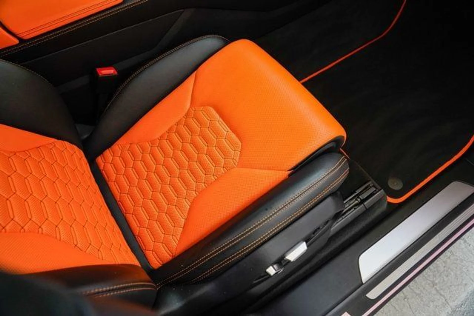 mph087_1924023760_used_2021_lamborghini_urus_awd_14354_22713615_88_640_91f55855bb