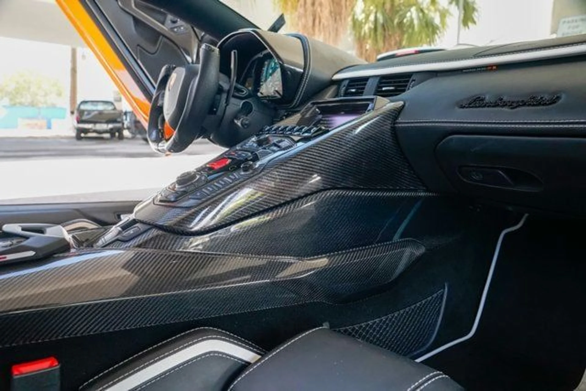 mph087_2094571843_used_2018_lamborghini_aventador_sroadster_14354_22897283_88_640_f6730227d5