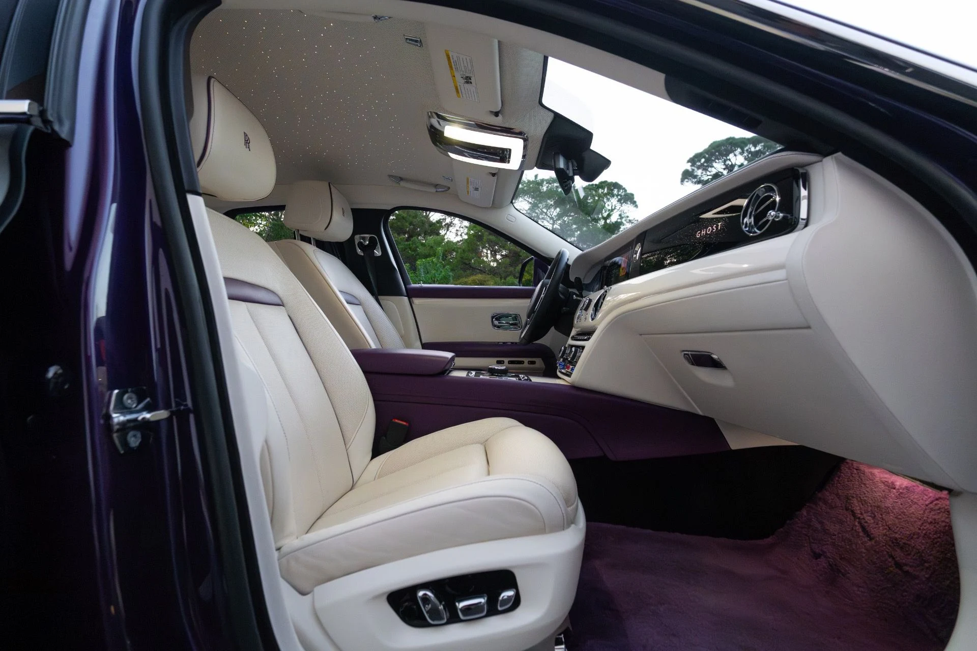 mph087_2106789449_Used_2021_Rolls_Royce_Ghost_1762913749_108b41dd7c