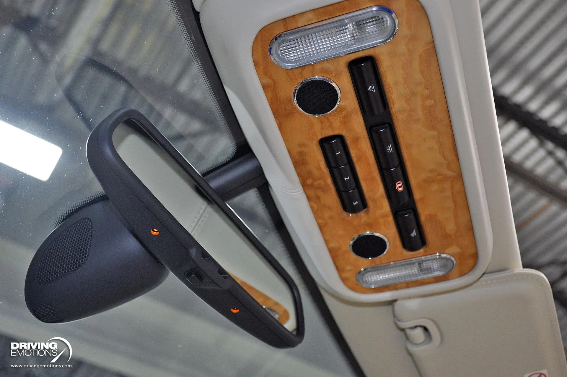 mph087_2429326053_886_p88_l_3a904ecccd