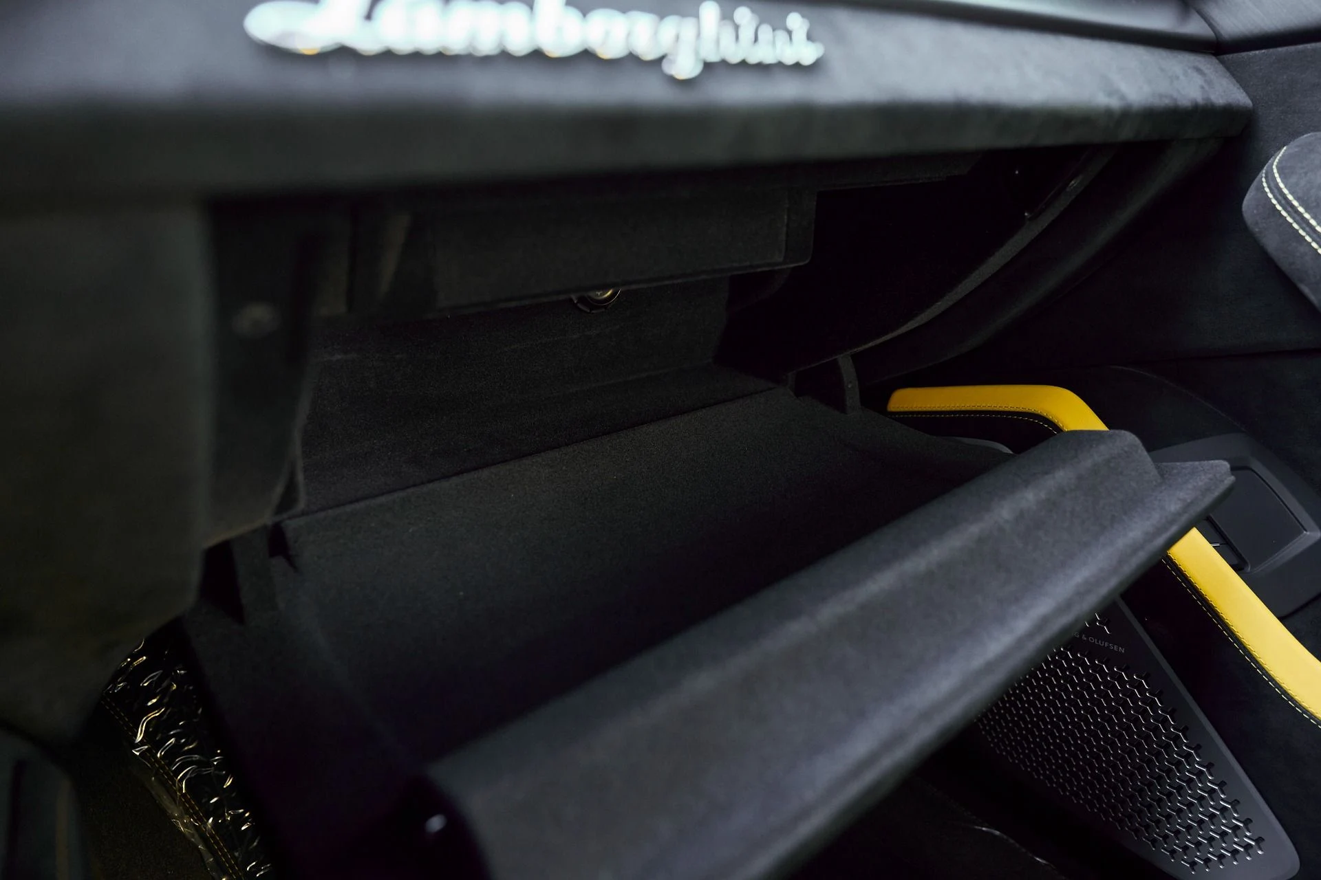 mph087_2440258325_Used_2024_Lamborghini_Urus_Performante_1768011702_2341708a1c