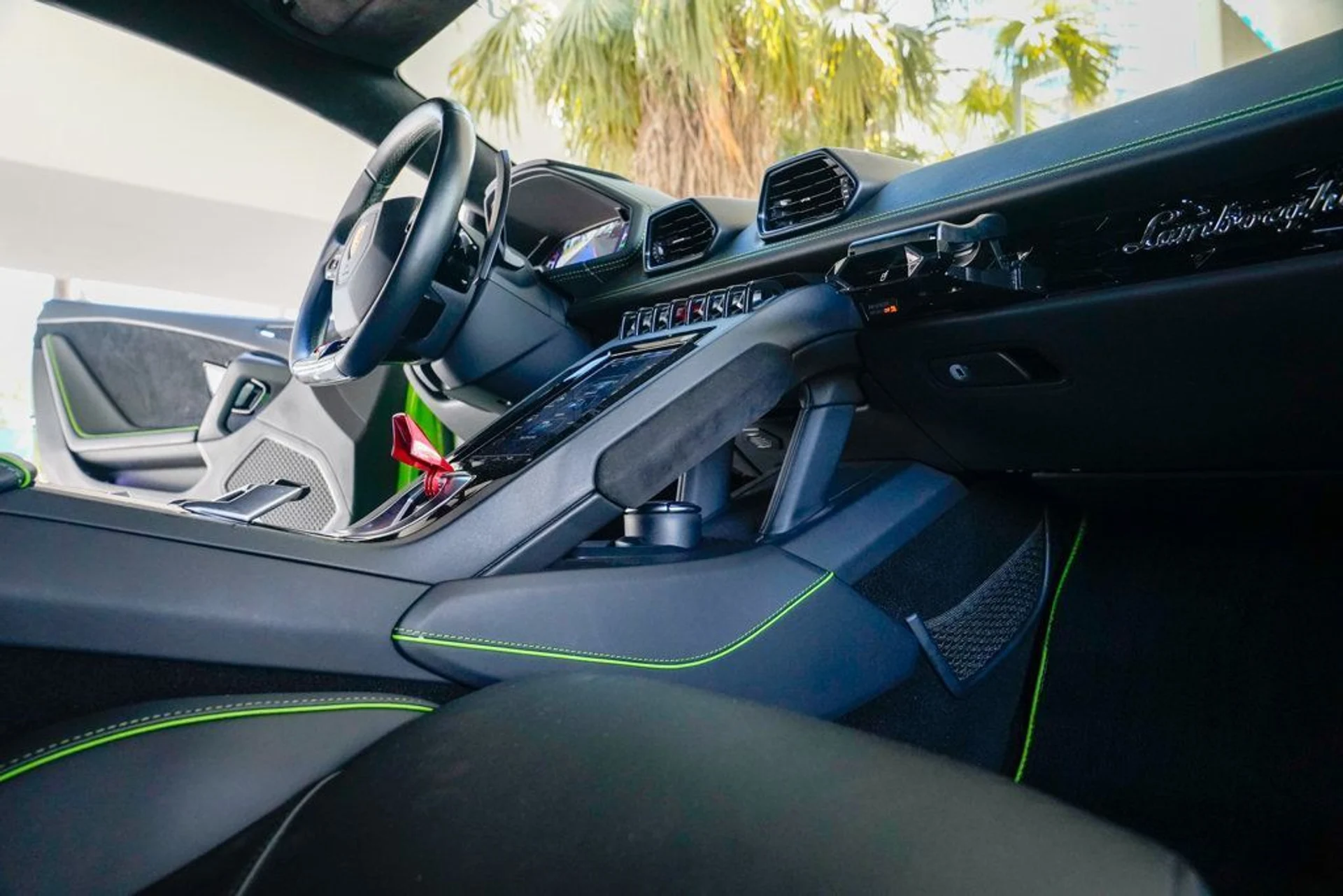 mph087_278909650_used_2020_lamborghini_huracan_evo_coupeawd_14354_22890839_88_1024_d99a773f6f