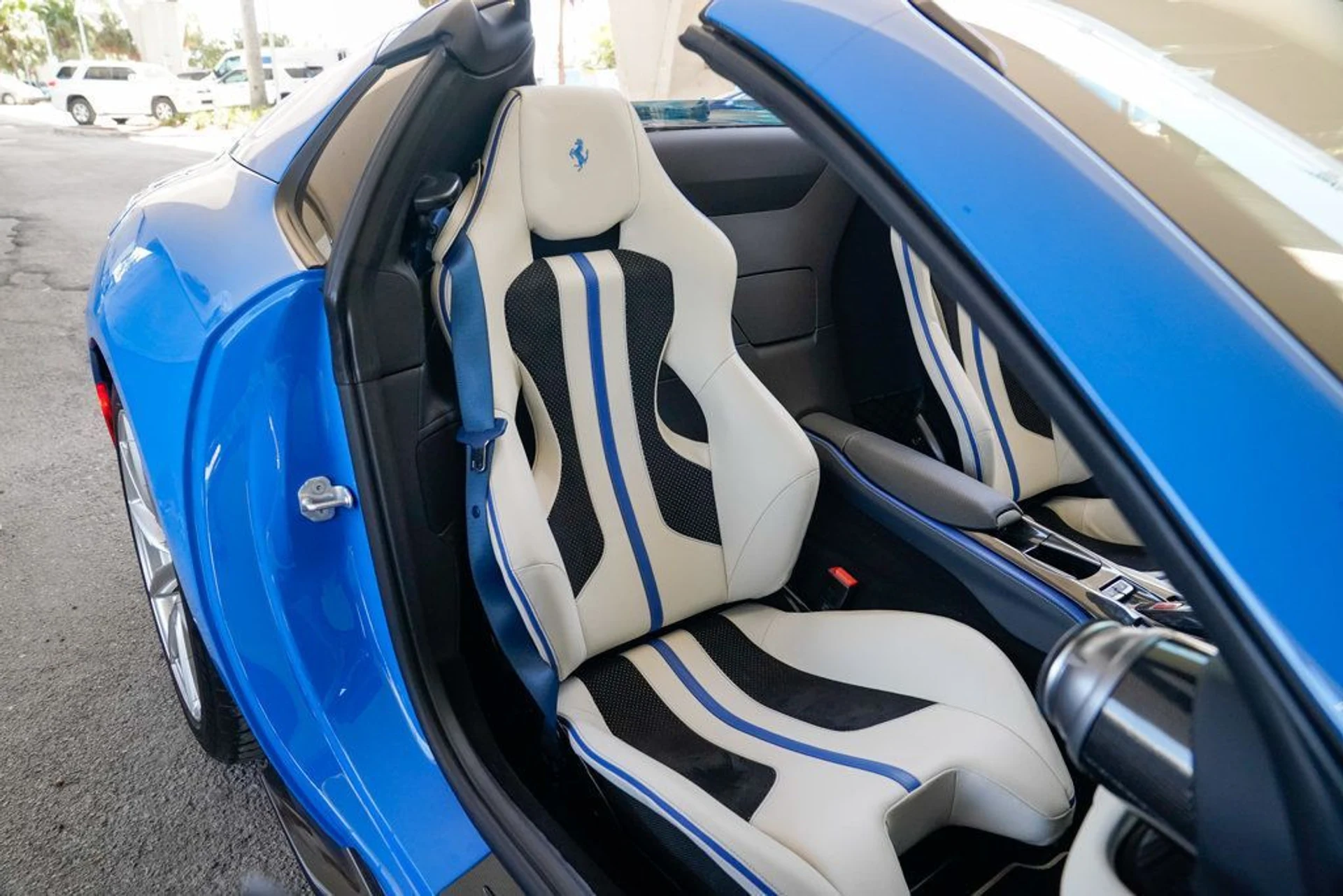 mph087_3001262345_used_2022_ferrari_812_gts_convertible_14354_22898644_88_1024_b58166b162