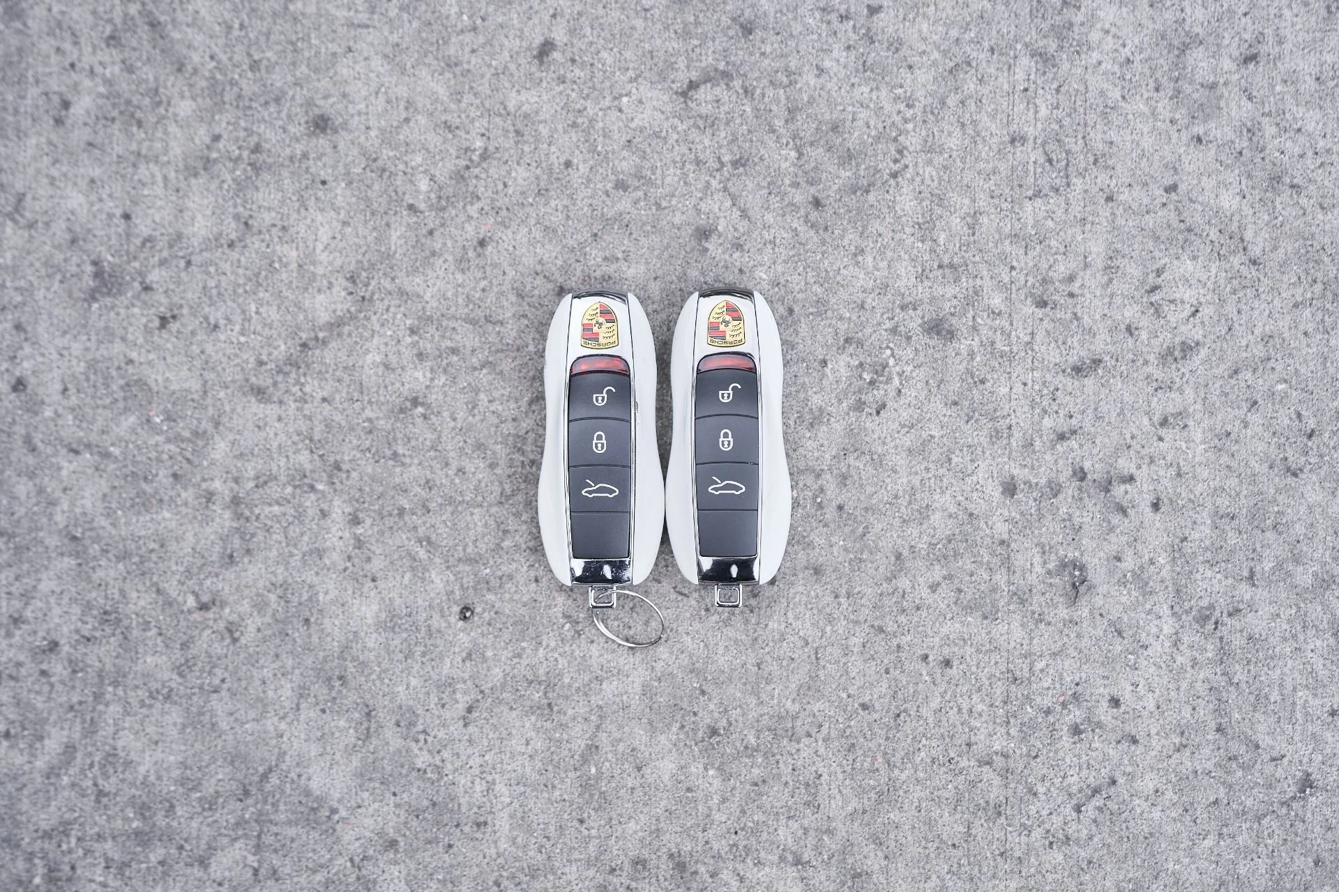 mph087_3174707033_Used_2015_Porsche_918_Spyder_w_Weissach_Package_1764874366_ed0ce47214