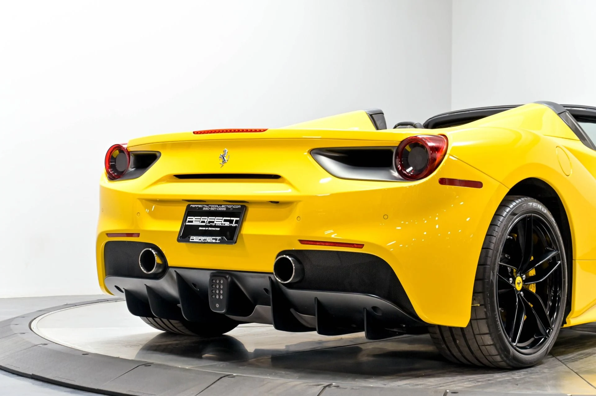 mph087_3507013276_Used_2017_Ferrari_488_Spider_1782250763_b411184234