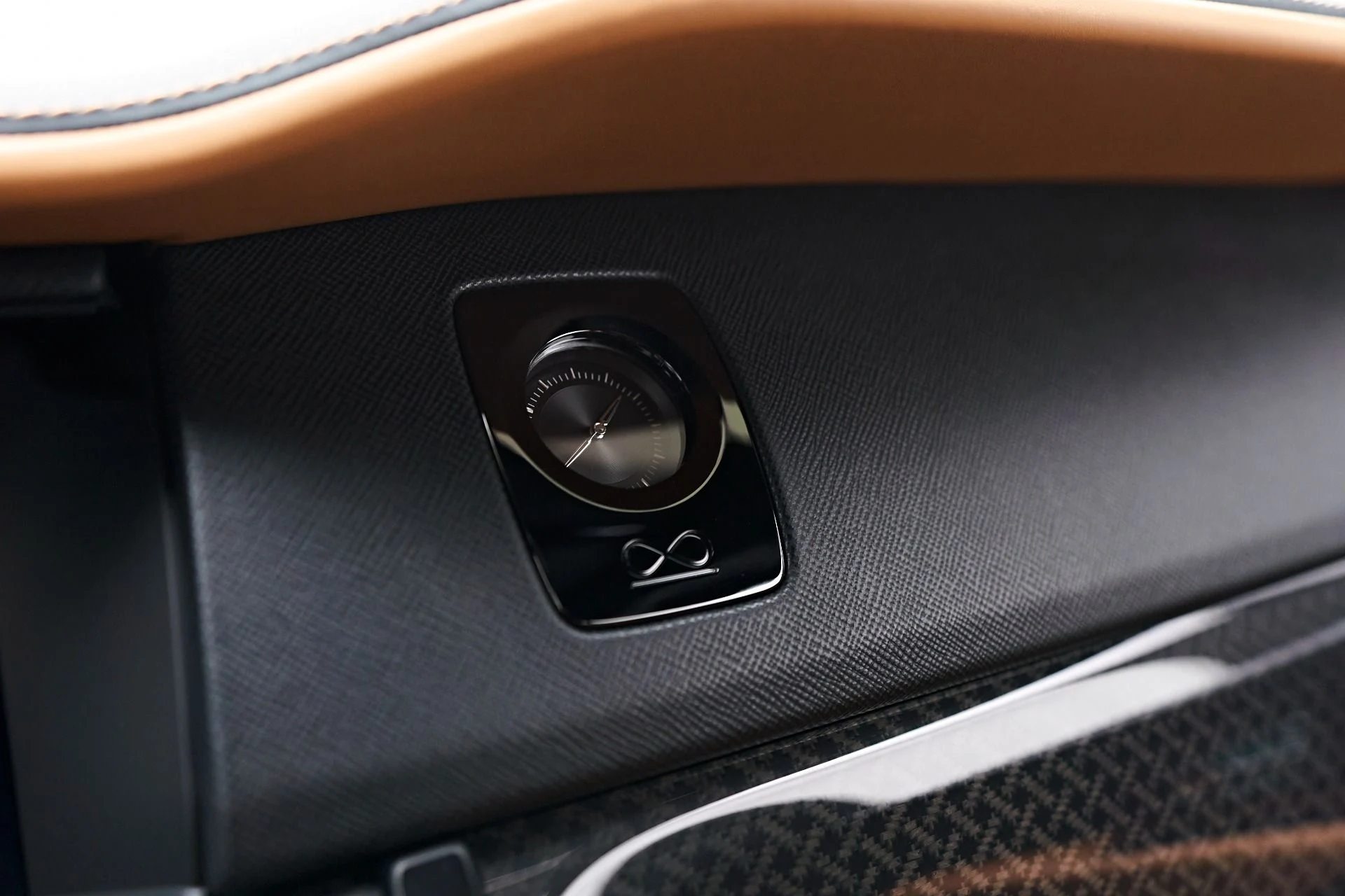 mph087_371645125_Used_2022_Rolls_Royce_Cullinan_Base_1679686724_addb557916