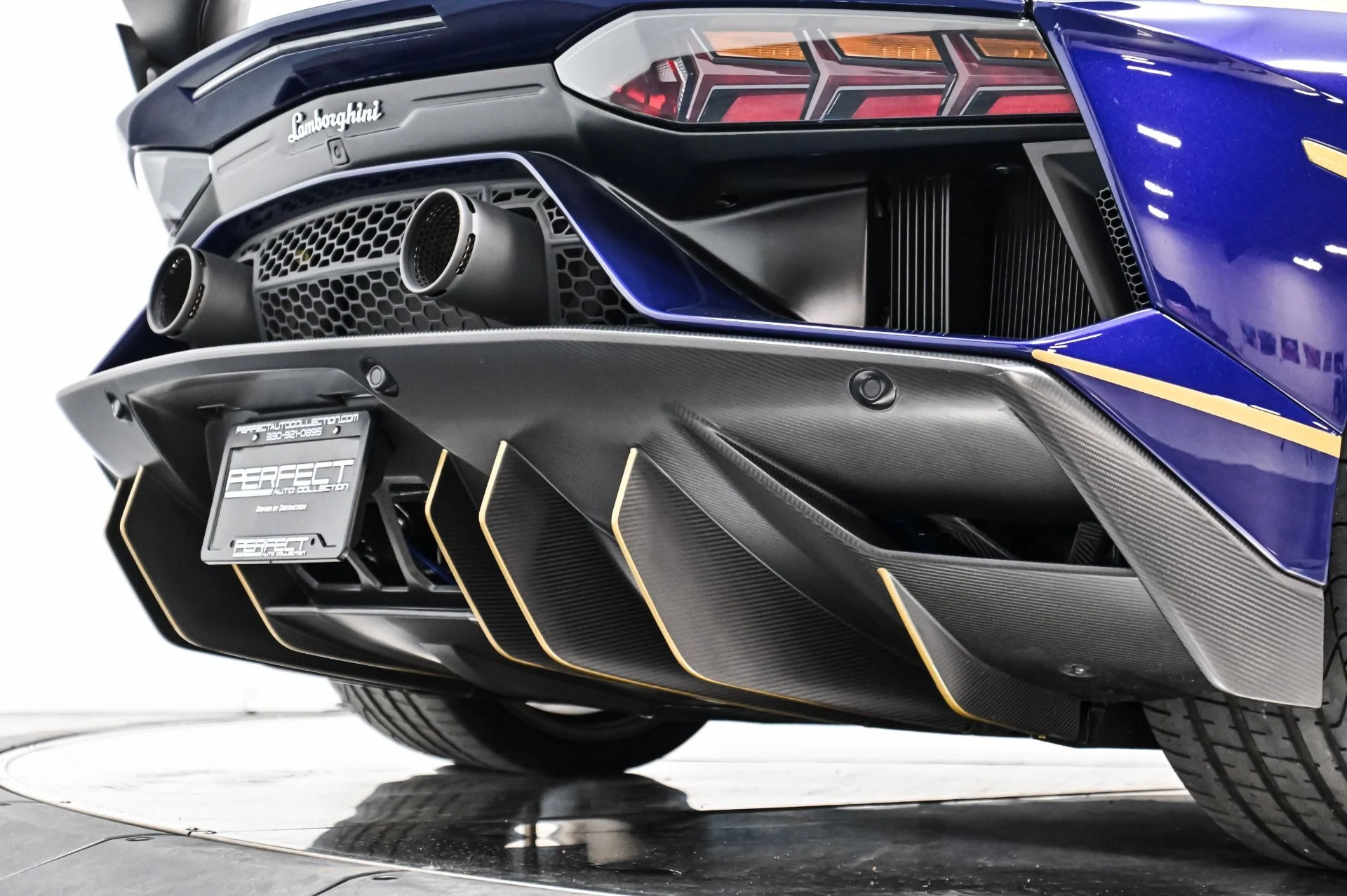 mph087_564475553_Used_2019_Lamborghini_Aventador_SVJ_1760550494_6f61506152