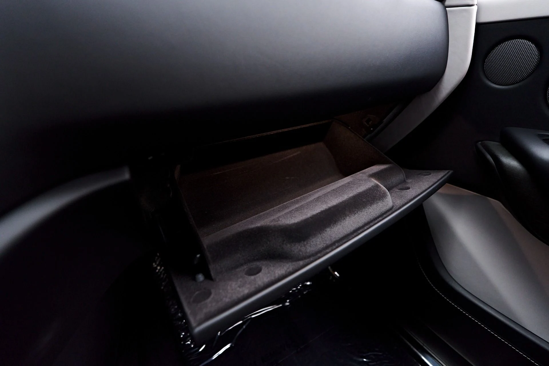 mph087_594167550_Used_2023_Rolls_Royce_Cullinan_Base_1756252121_81d338246e