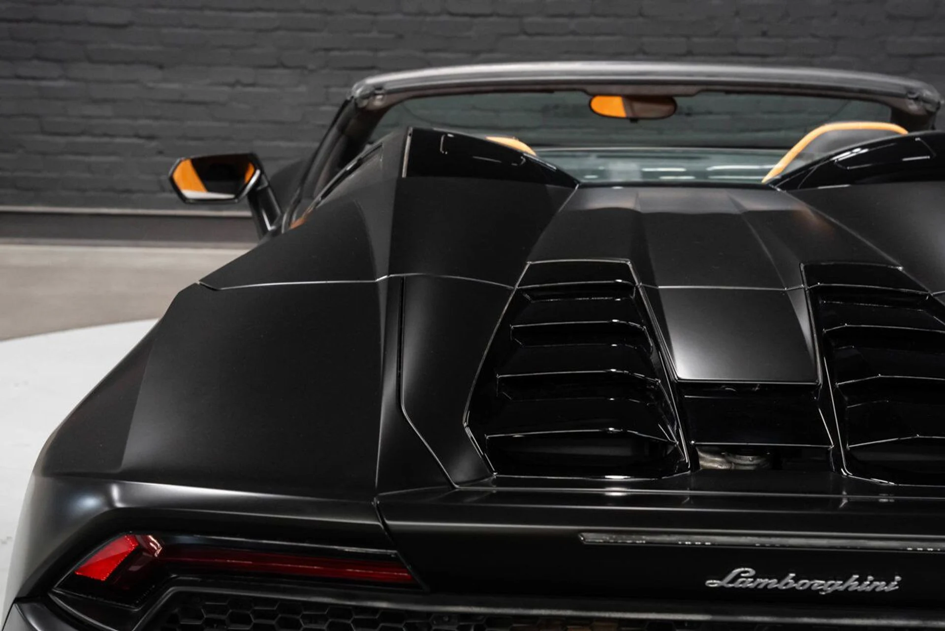 mph087_875230838_lamborghini_huracan_2016_3871a37bab