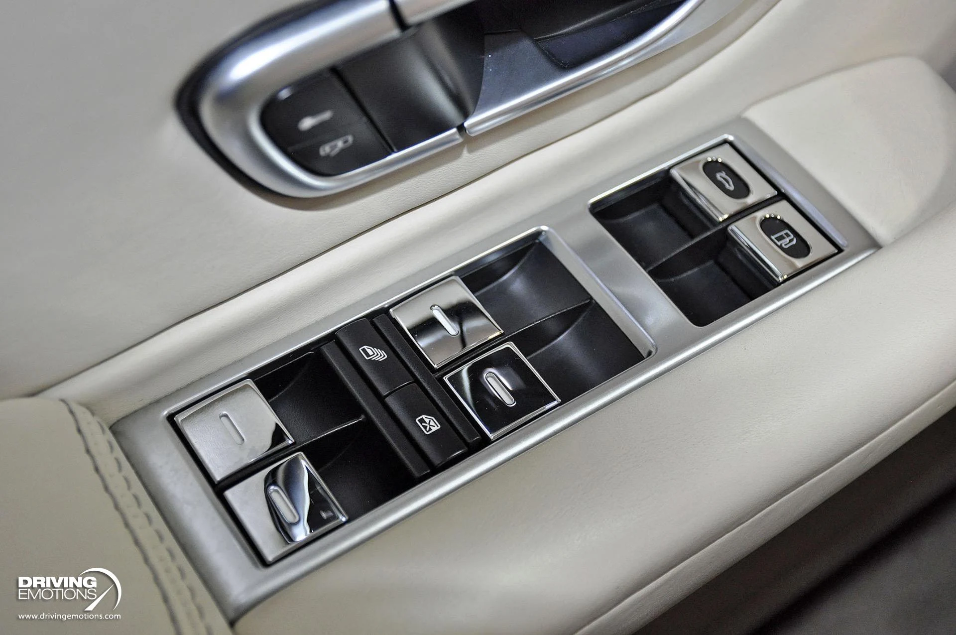 mph088_1221046747_886_p89_l_43190e0bab