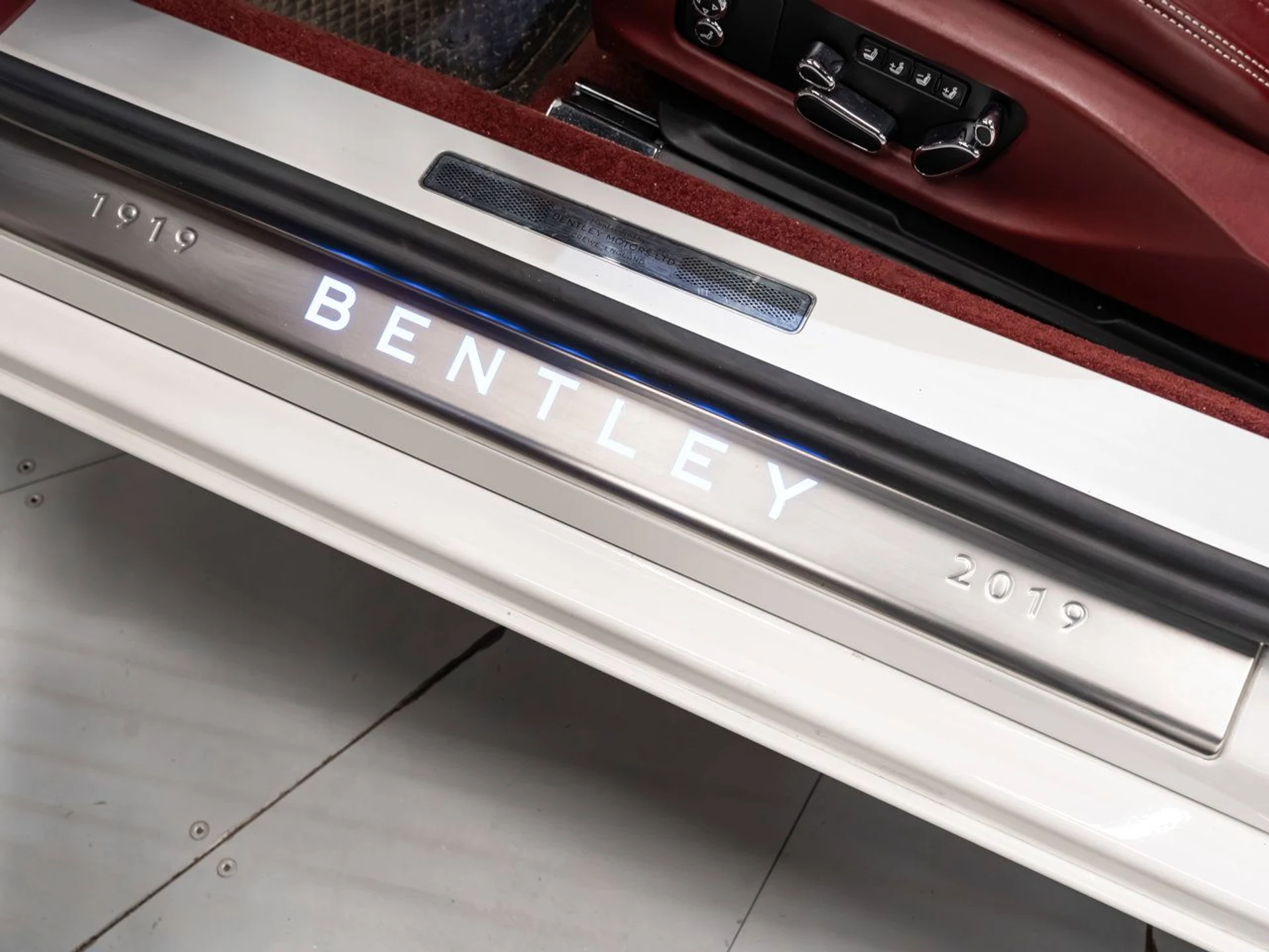 mph088_179990648_bentley_continental_2020_0cd0d63861