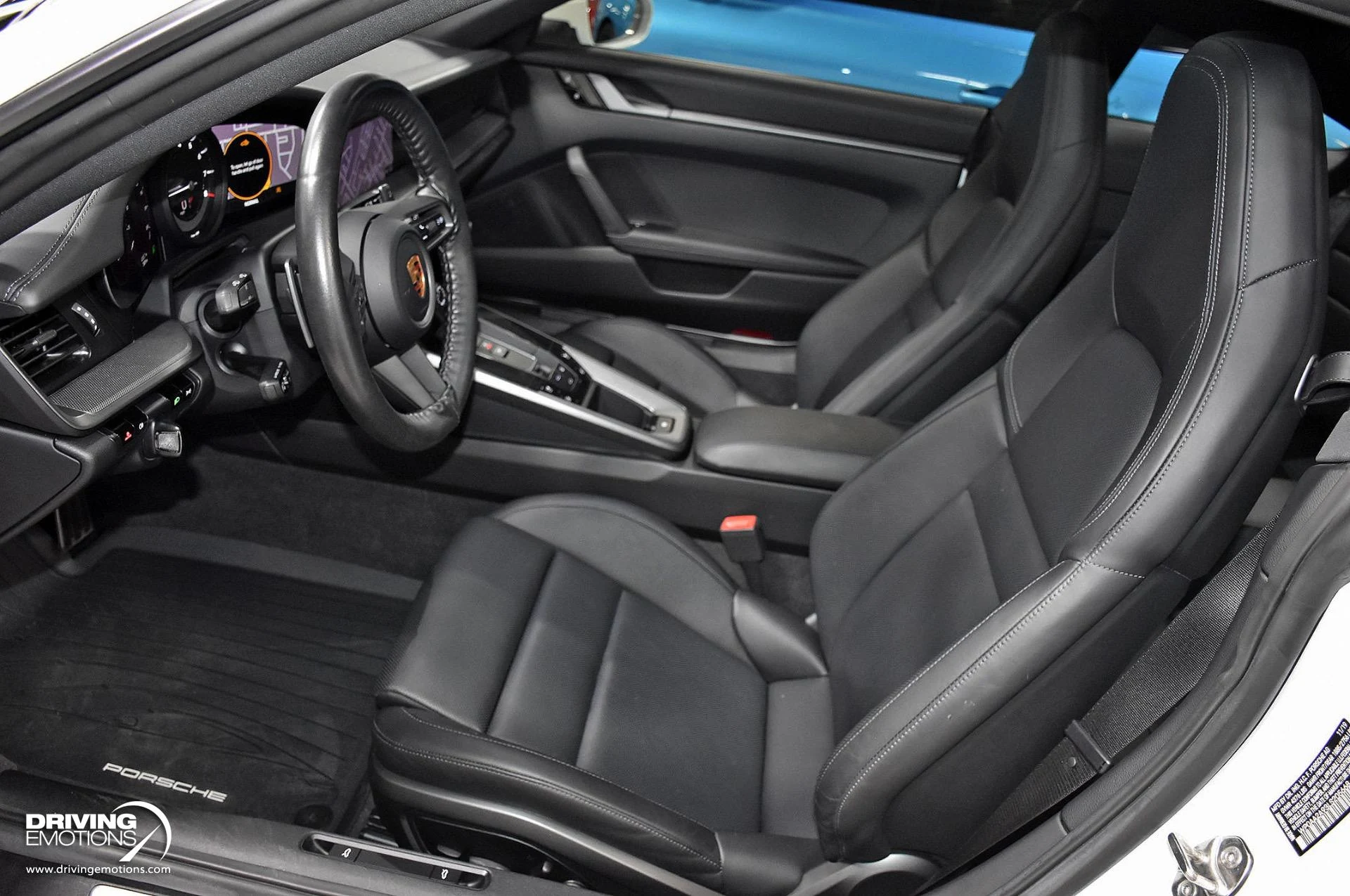 mph088_2071317960_865_p89_l_1454ee9358