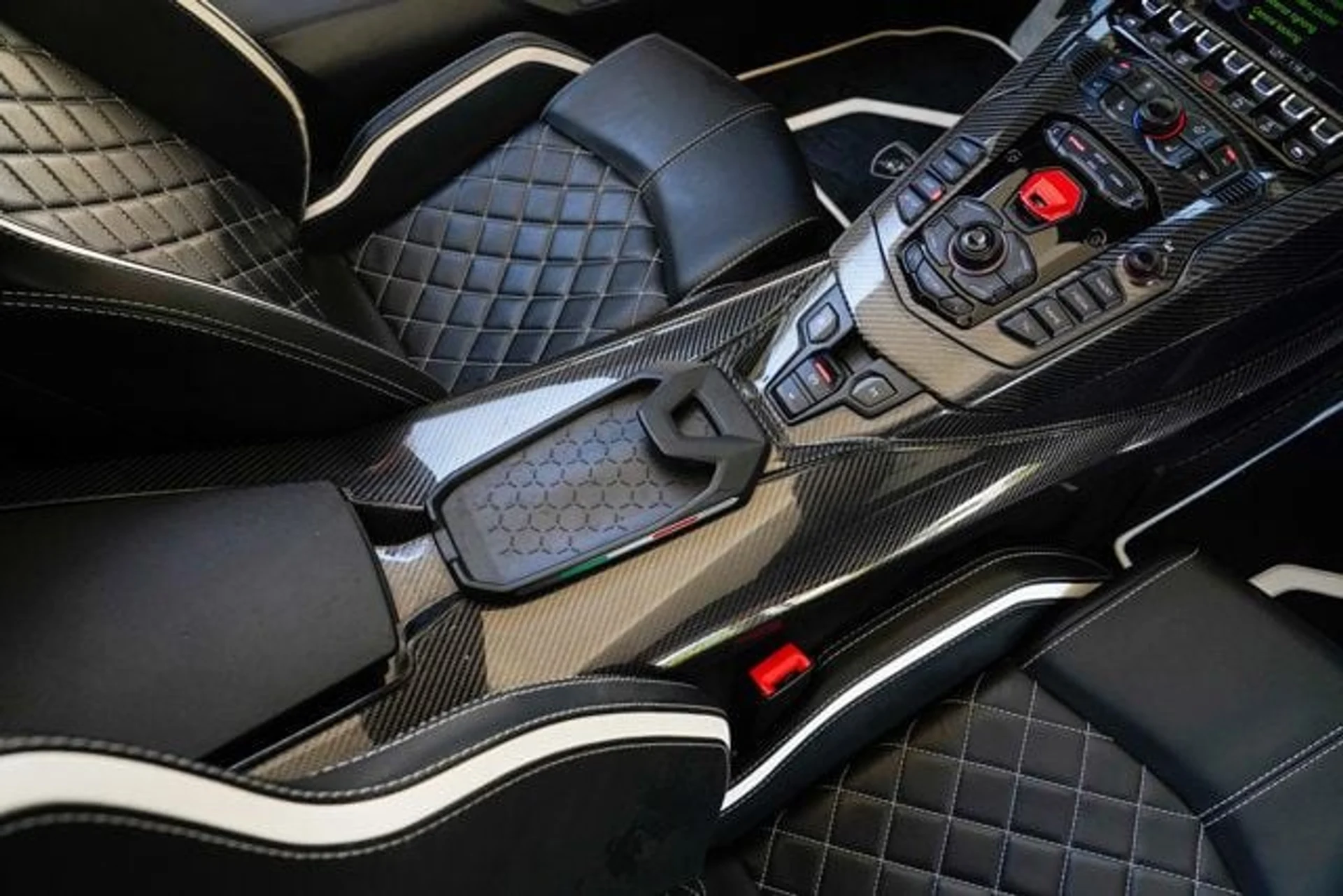 mph088_2122409113_used_2018_lamborghini_aventador_sroadster_14354_22897283_89_640_f898e4cd24