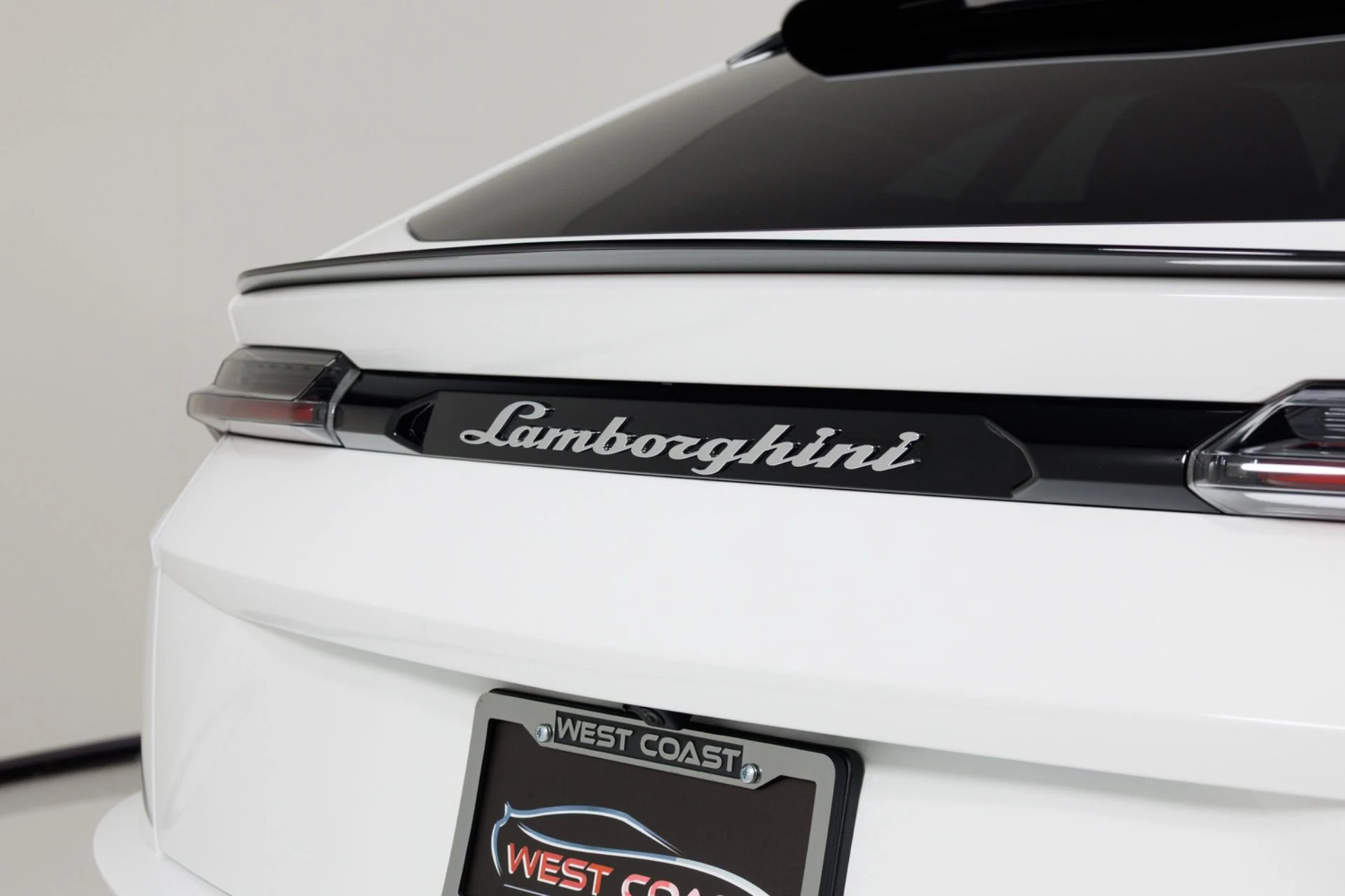 mph088_2201965519_Used_2024_Lamborghini_Urus_S_1775674860_c183753bc3