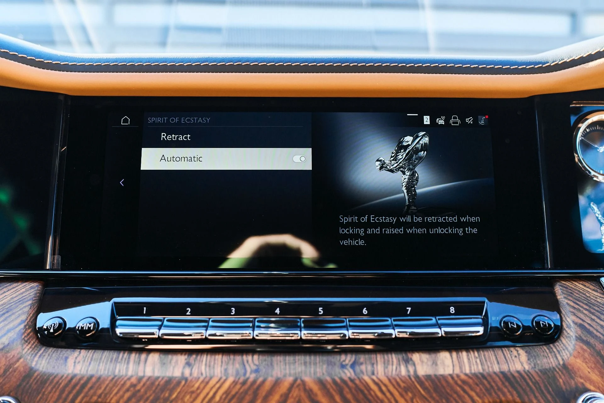 mph088_2274914673_Used_2025_Rolls_Royce_Cullinan_Base_1766020536_9b176e93b2