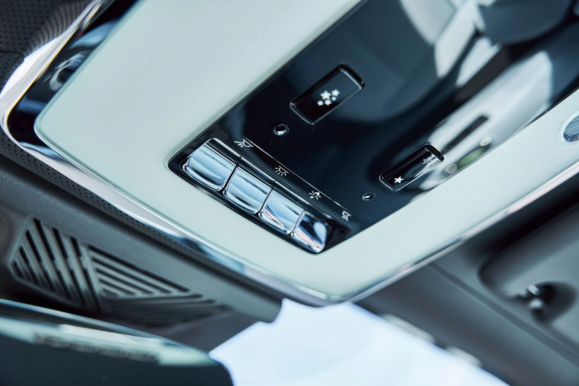 mph088_2335712454_Used_2025_Rolls_Royce_Spectre_Base_1773452627_5c345f47ad