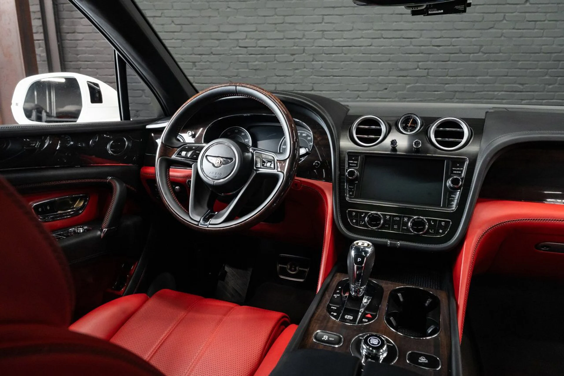 mph088_2347591521_bentley_bentayga_2019_c1b9a8b5f8