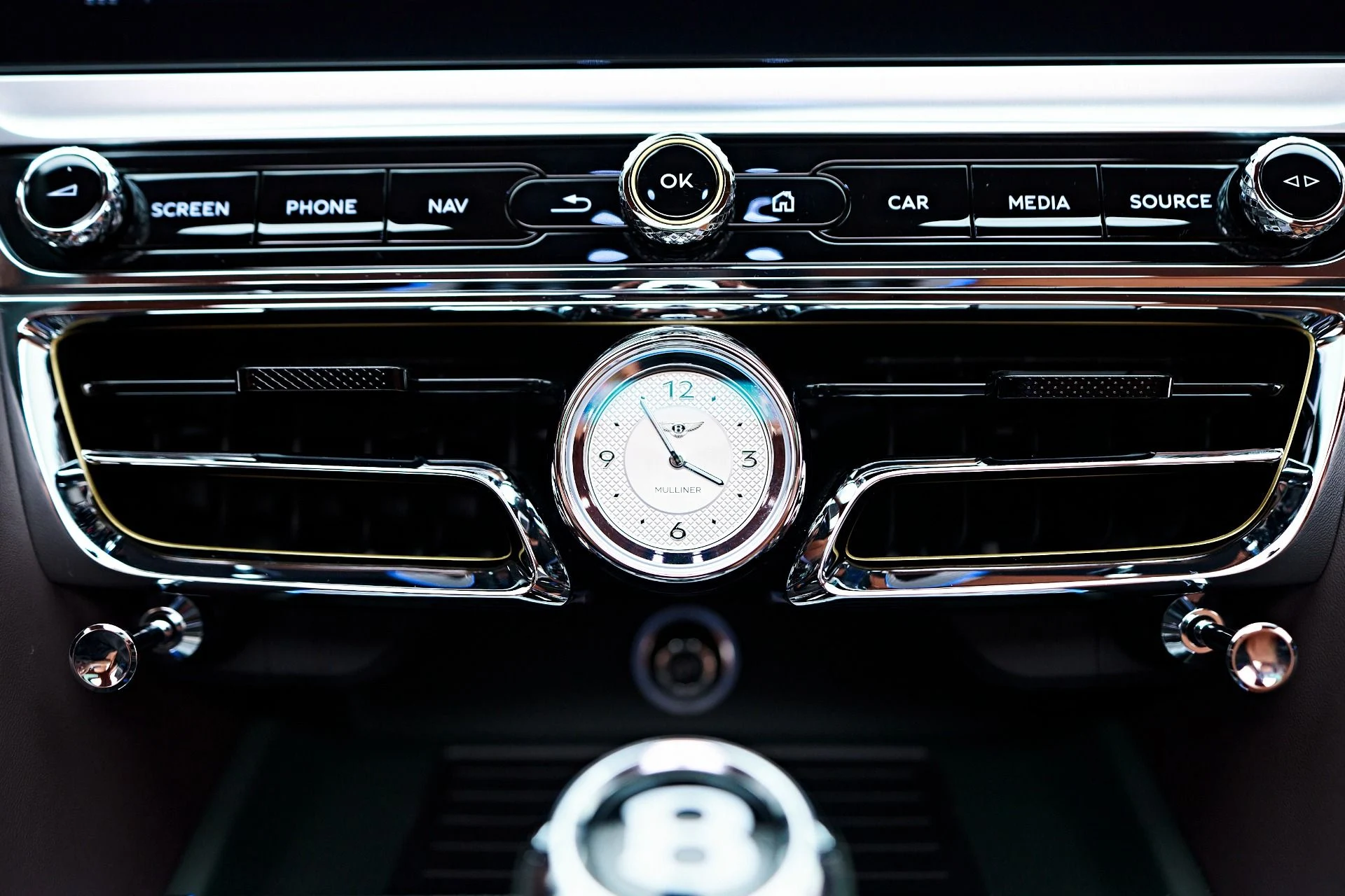 mph088_2372637500_Used_2024_Bentley_Flying_Spur_Mulliner_W12_1756173526_ff4a9a269e