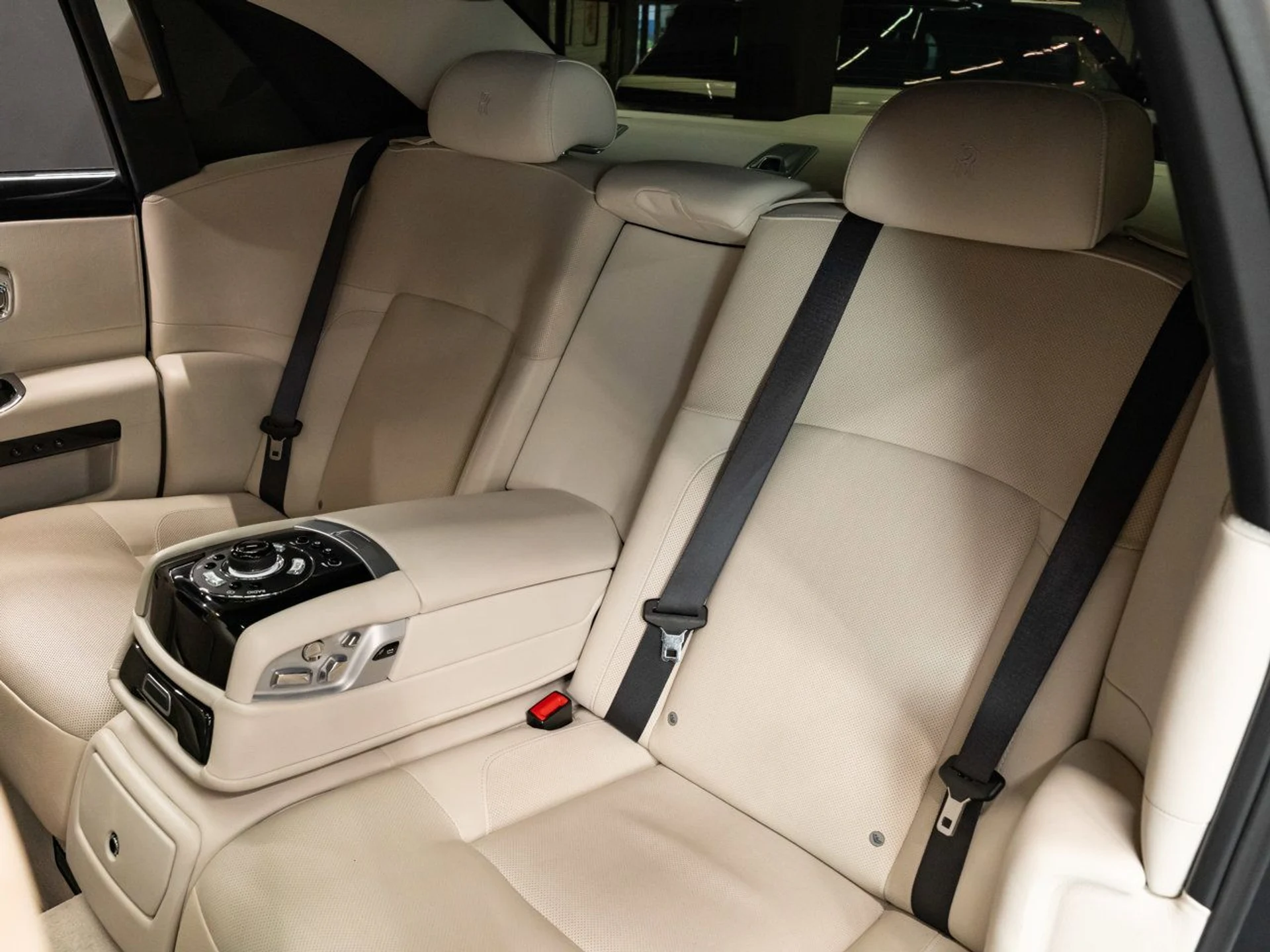 mph088_2474499563_rolls_royce_ghost_2012_7f9a7cbe4c
