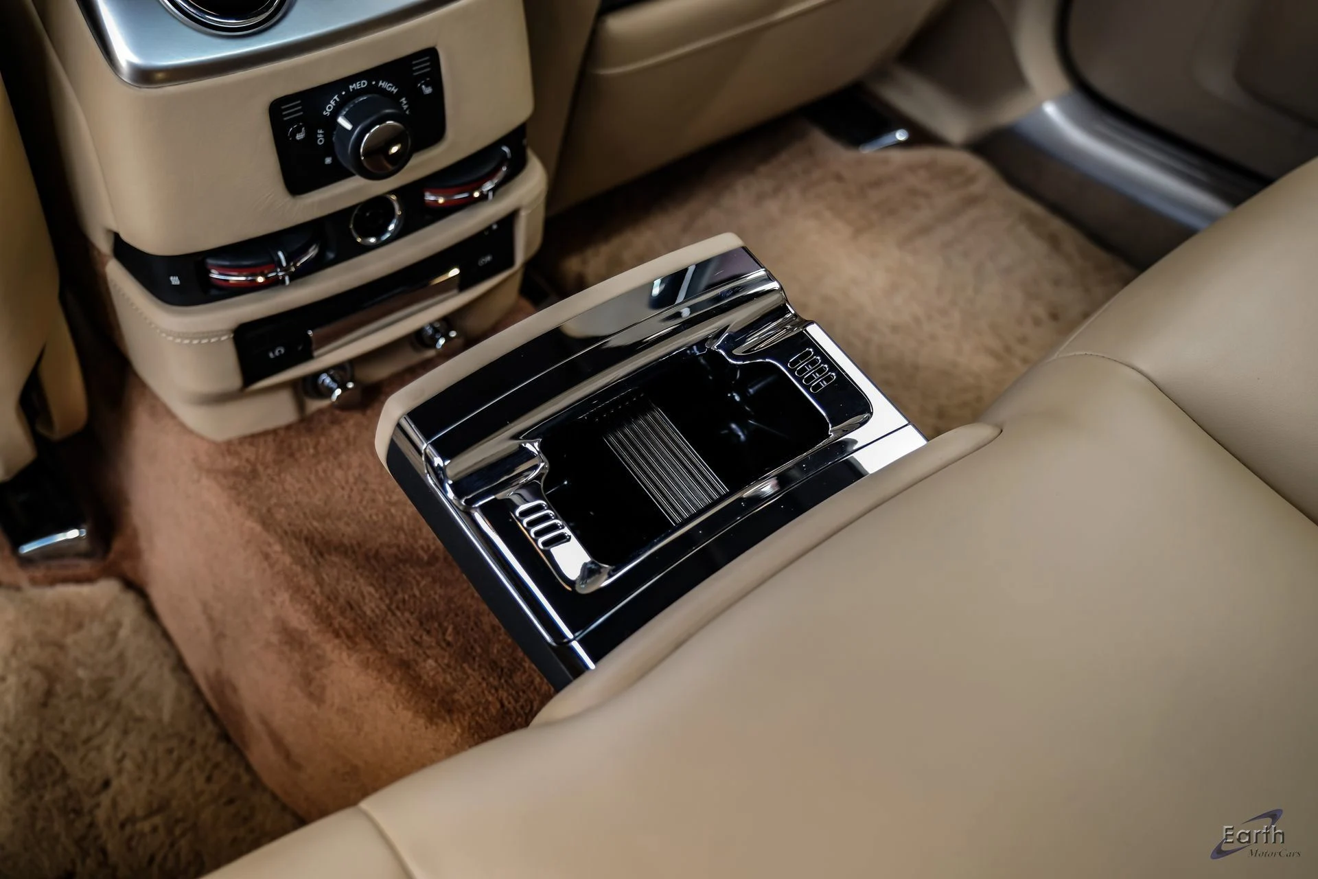 mph088_2650541635_c03c64ede6b8f70de37236b4f2f21907x_d319f1fd71