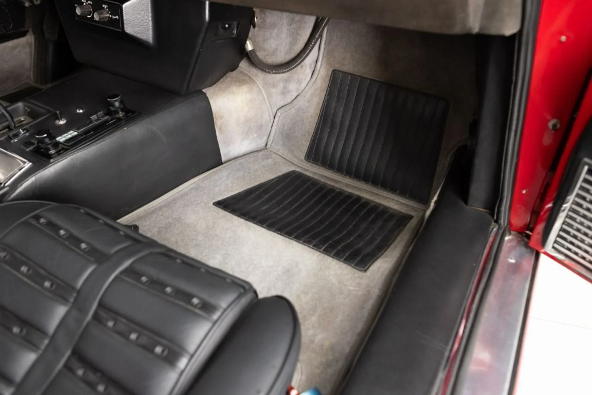 mph088_2740550860_Used_1971_Ferrari_365_GTB_4_81a2cb0e65