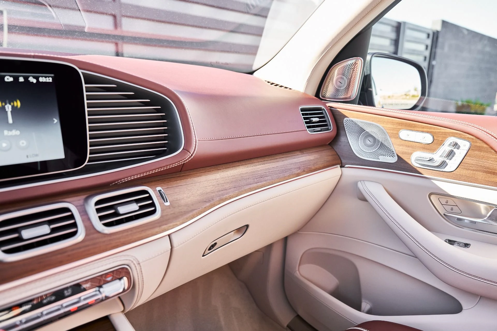 mph088_2788159708_Used_2026_Mercedes_Benz_GLS_Maybach_GLS_600_1772593319_bf73f276ee