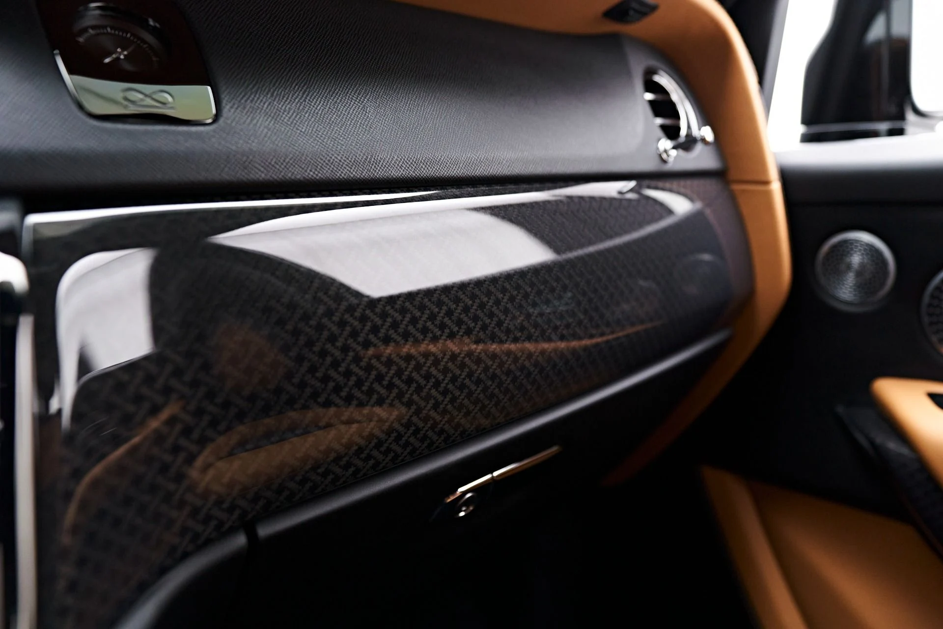 mph088_3179015801_Used_2022_Rolls_Royce_Cullinan_Base_1679686724_c482cb4fa9