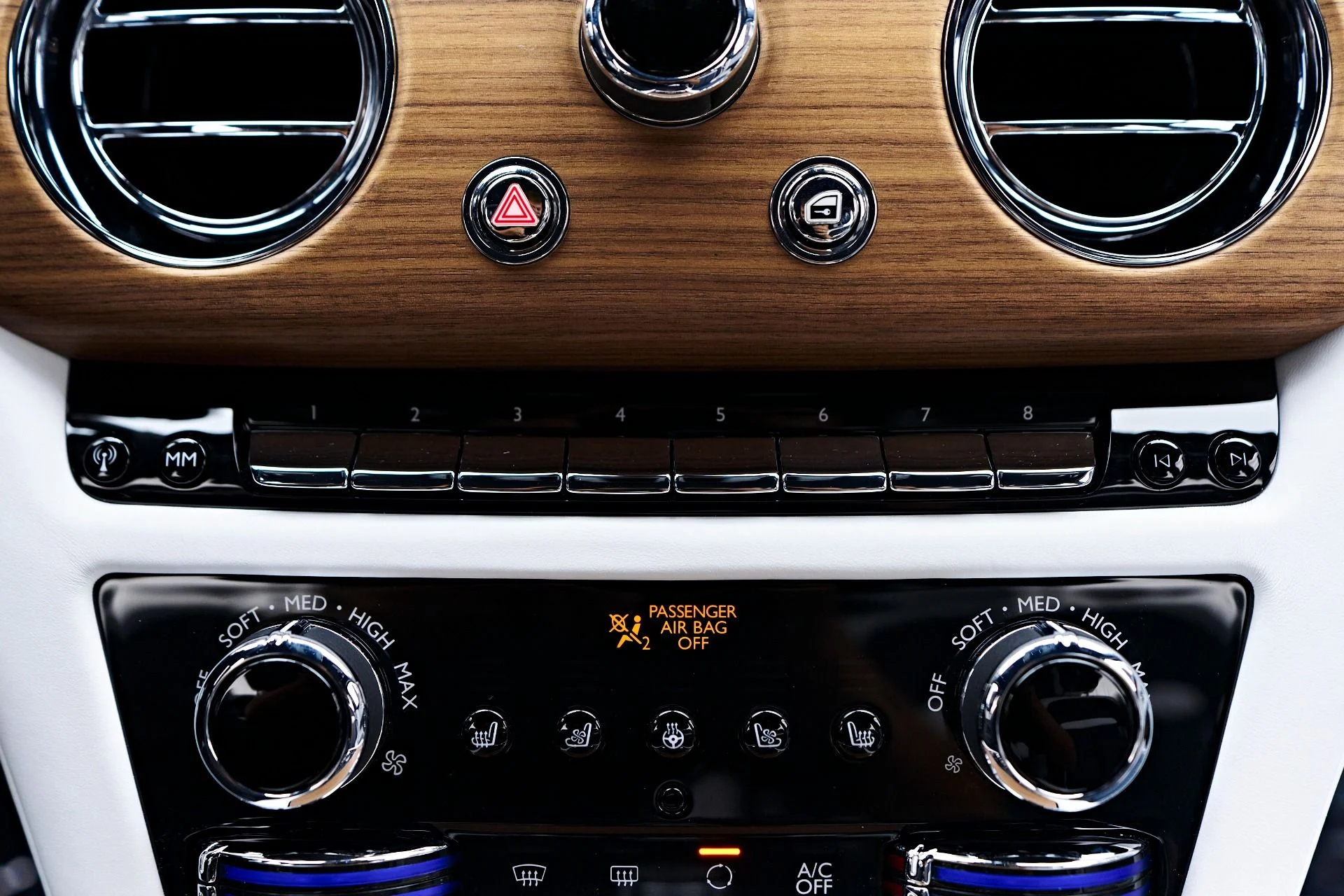 mph088_3304168255_Used_2023_Rolls_Royce_Ghost_1755200436_a4e807636f