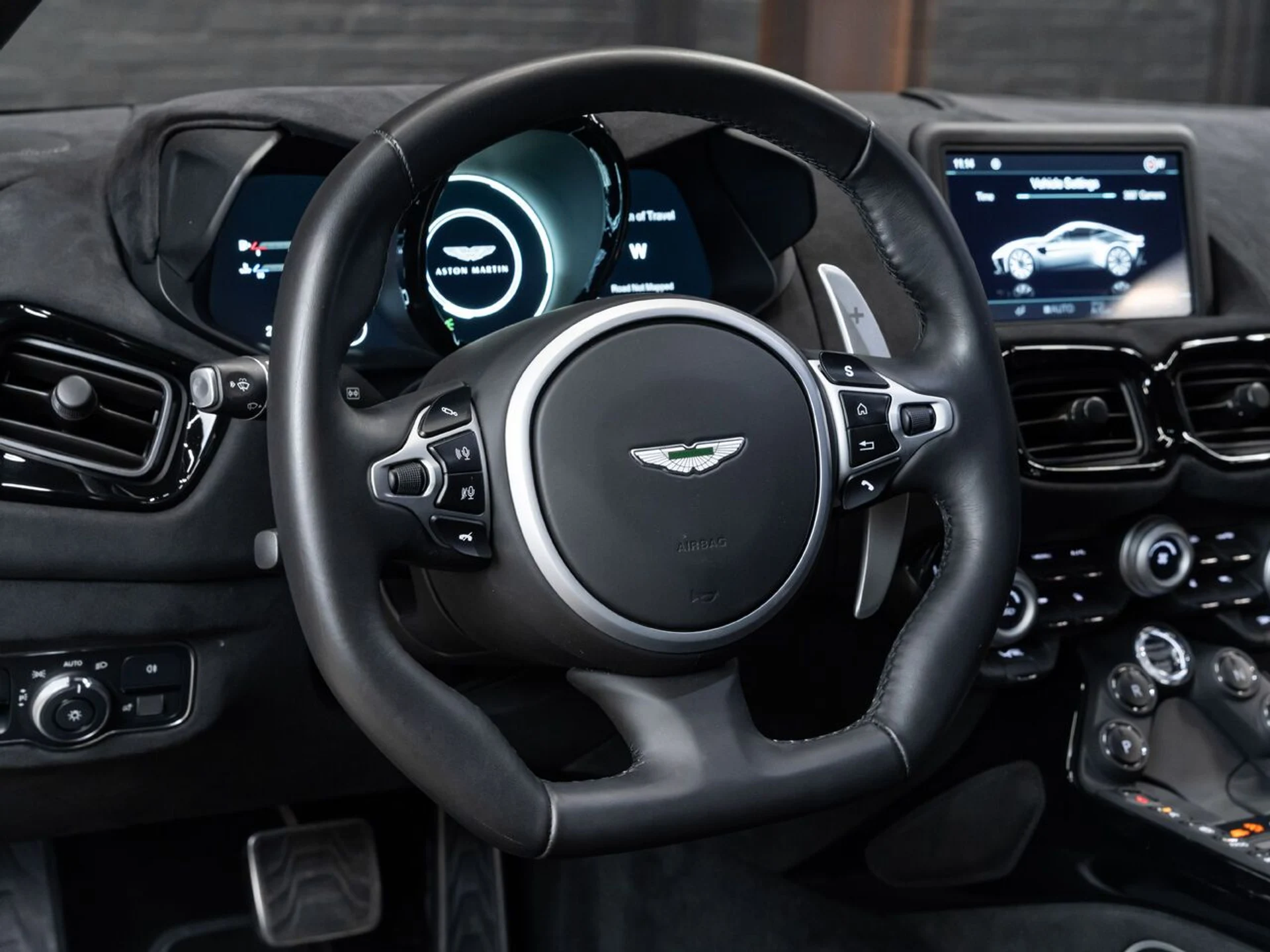 mph088_3710304945_aston_martin_vantage_2020_a57a940897