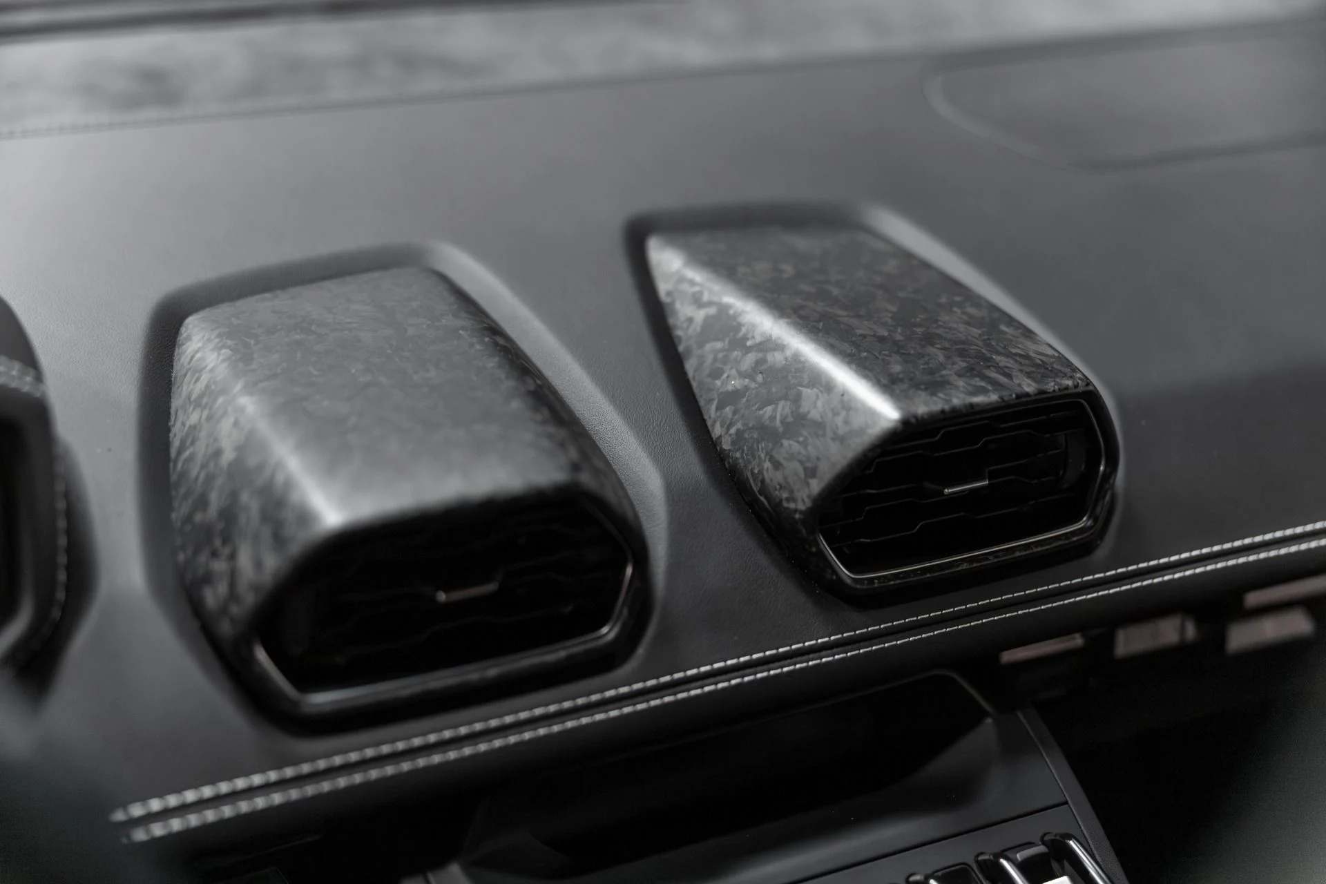 mph088_3818580701_Used_2017_Lamborghini_Huracan_1765410503_491ed9c244