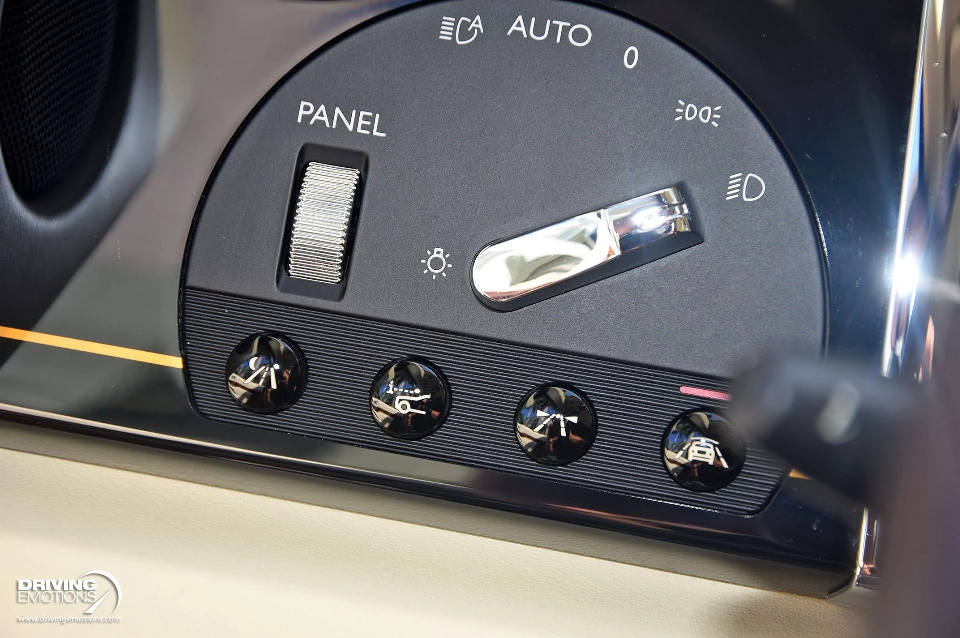 mph088_40157308_883_p89_l_07193037db