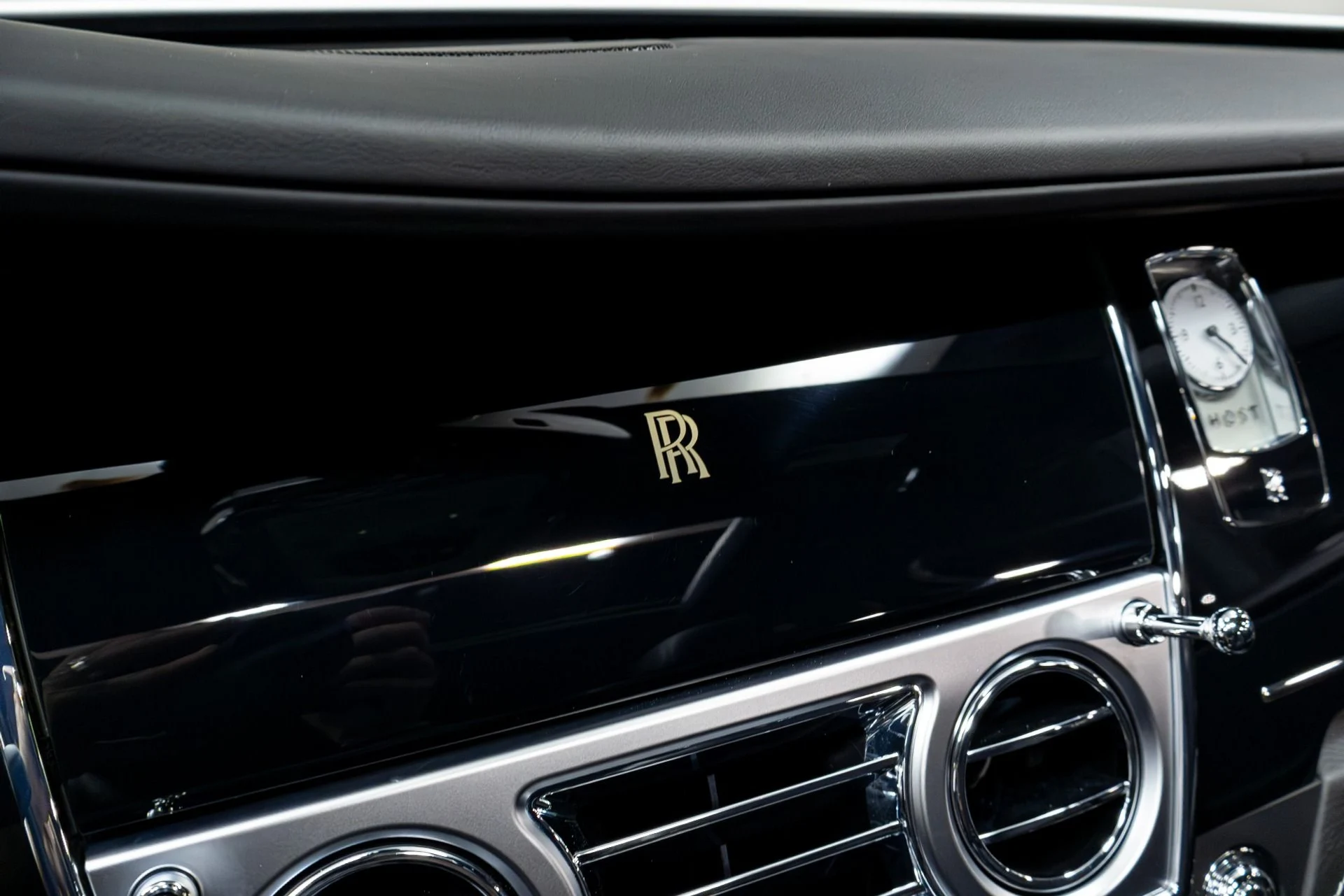 mph088_4220077342_Used_2016_Rolls_Royce_Ghost_1775019332_5f242e6187