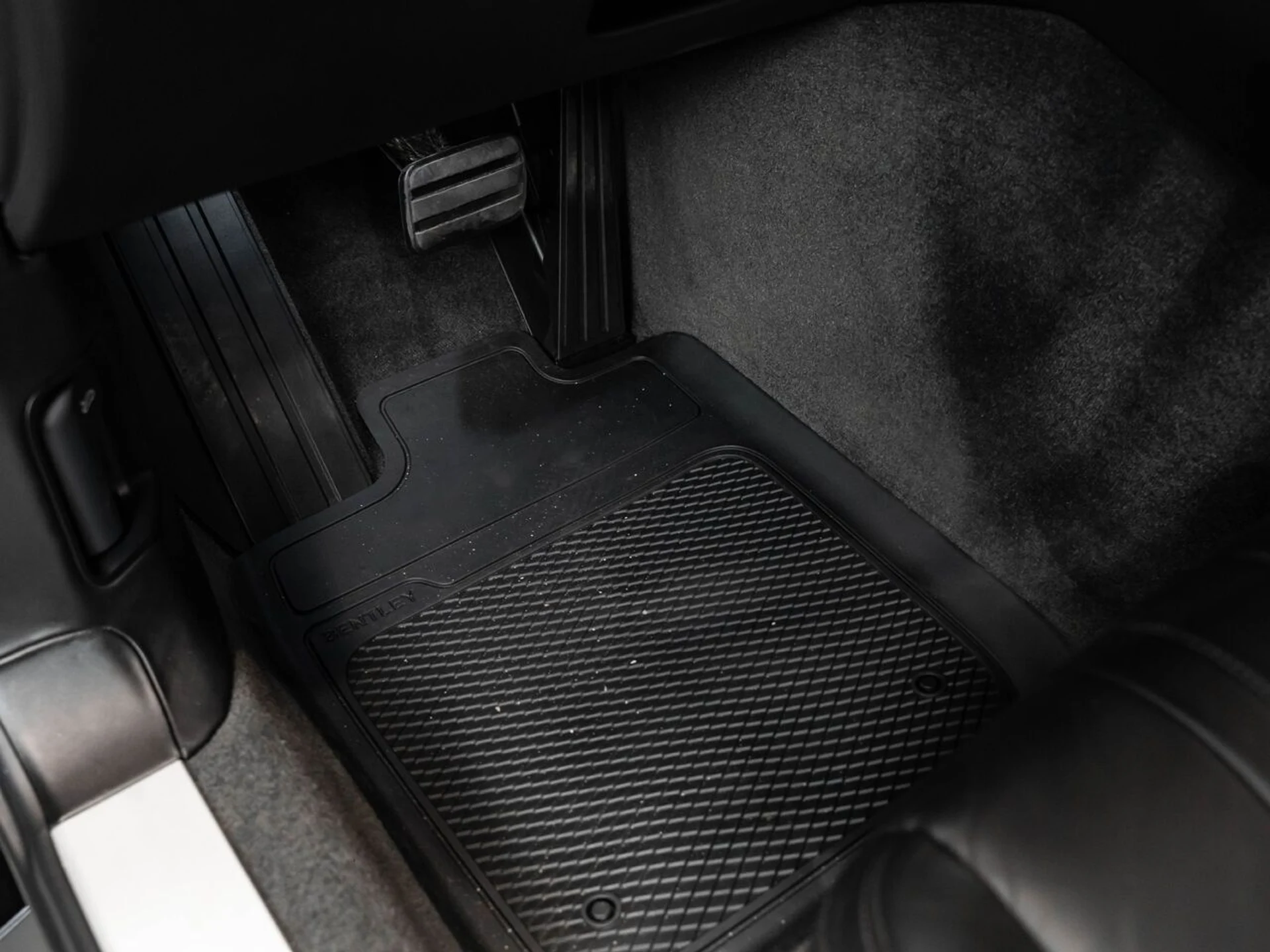 mph088_711884156_bentley_continental_2022_a960c75ffc