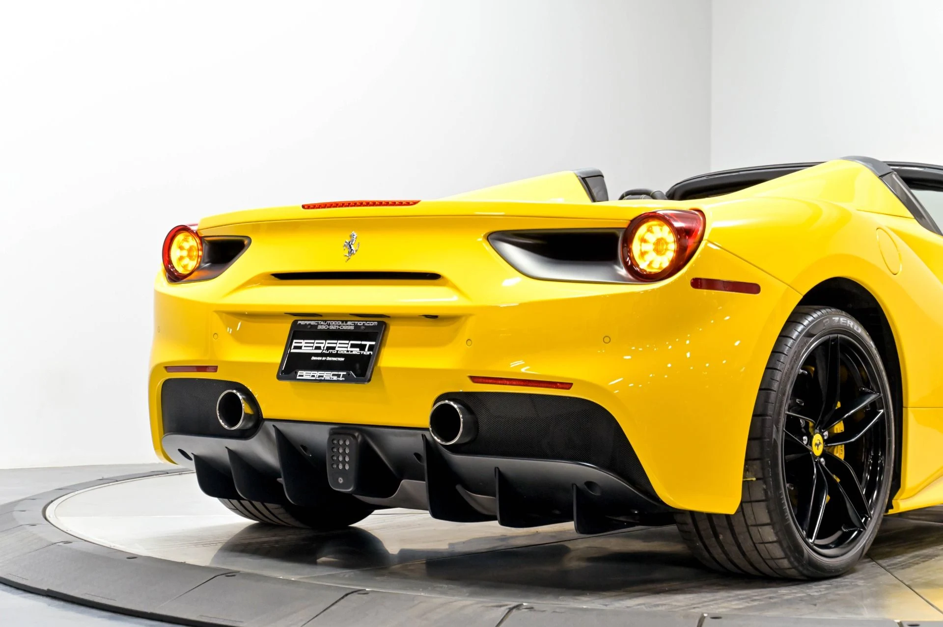 mph088_831484605_Used_2017_Ferrari_488_Spider_1782250763_43d1d637e2