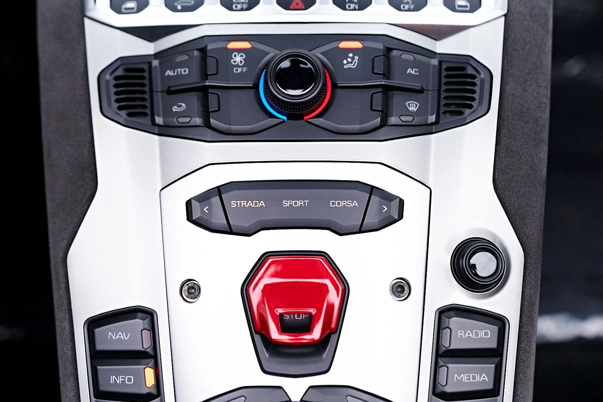 mph089_1206441002_Used_2016_Lamborghini_Aventador_LP_700_4_1745086156_20ea81f76a