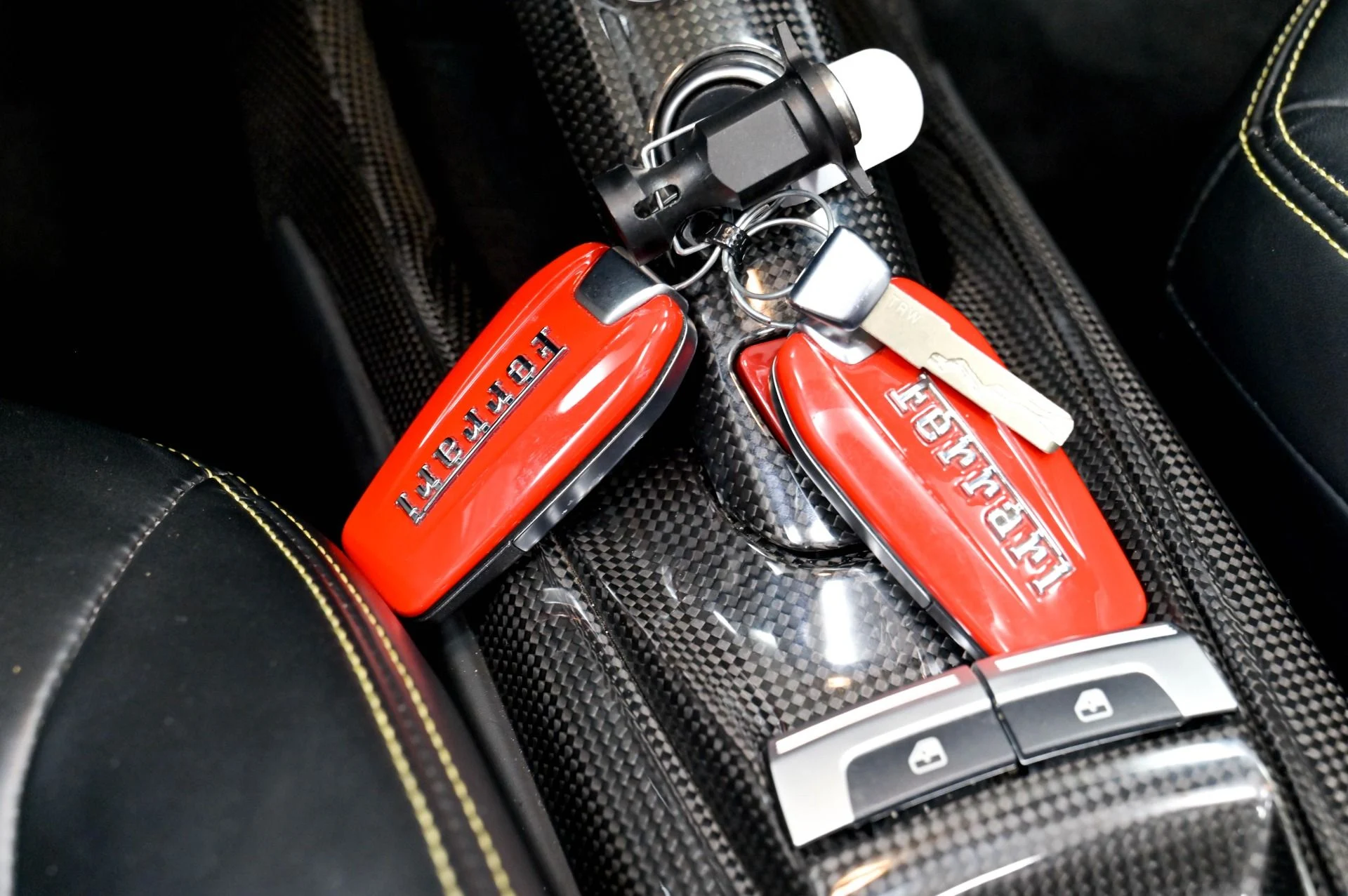 mph089_1403335454_Used_2017_Ferrari_488_Spider_1782250796_be8331efb0