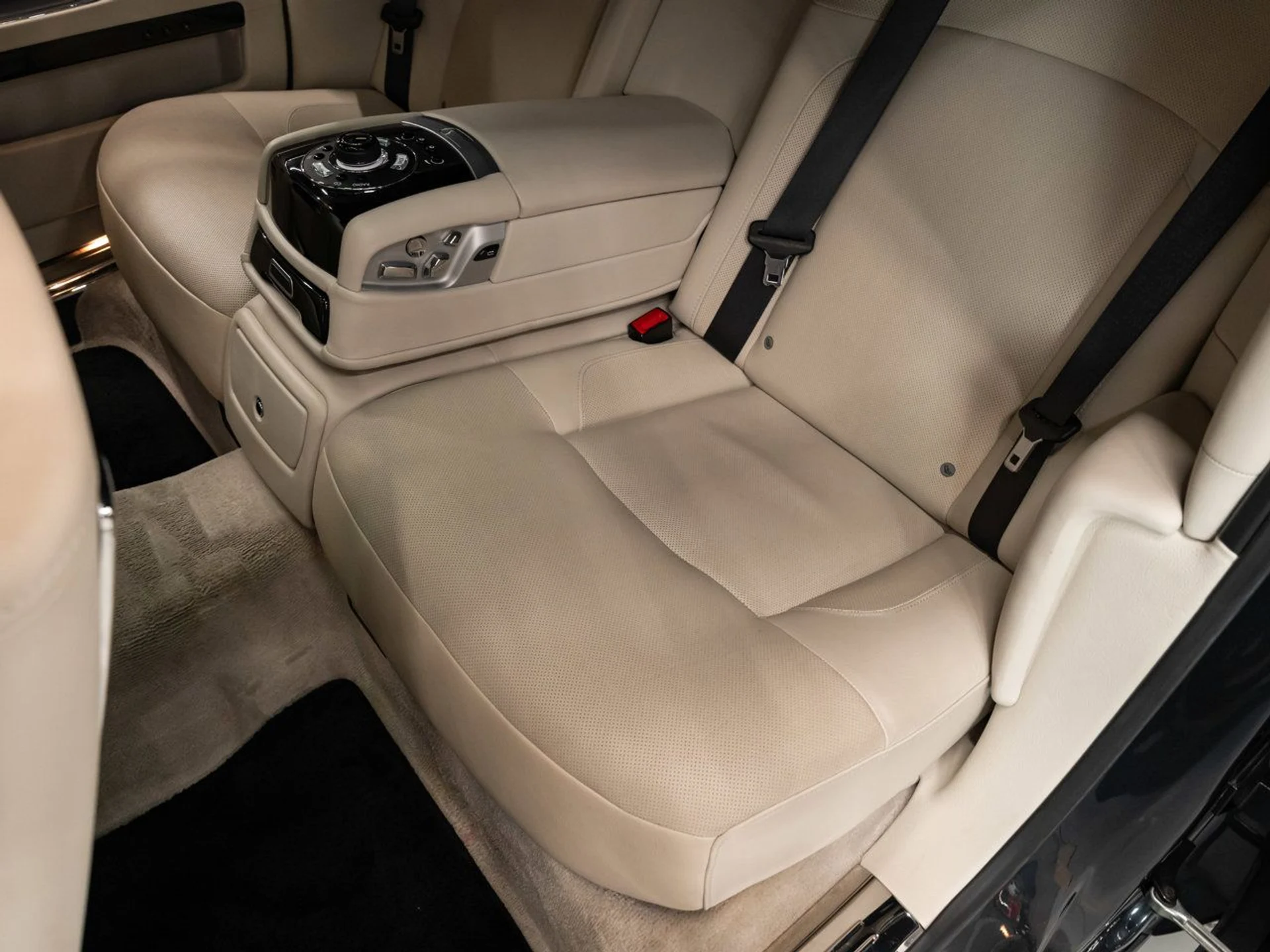 mph089_1454048325_rolls_royce_ghost_2012_e9f15b44b9