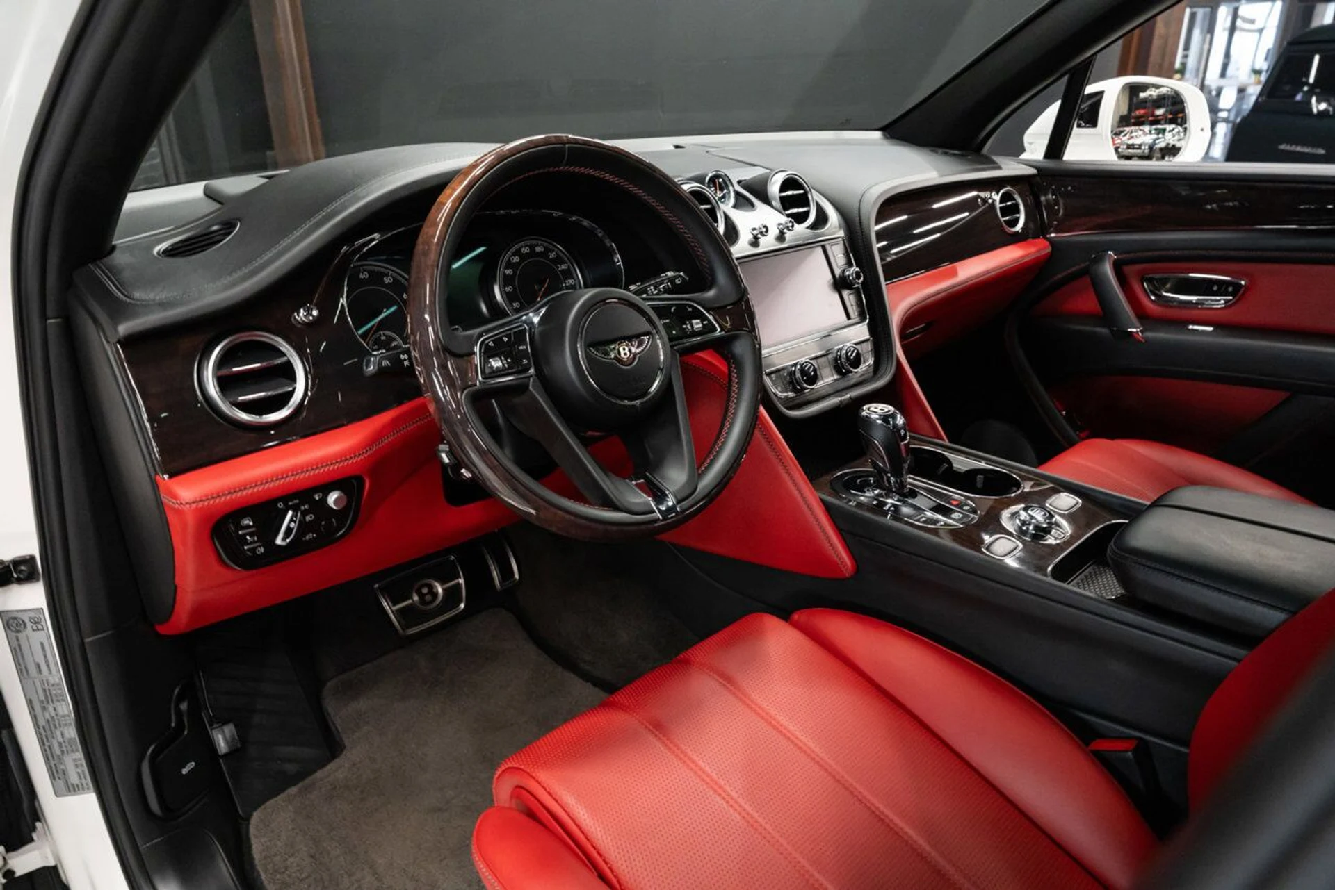 mph089_1516316103_bentley_bentayga_2019_eefe256f36