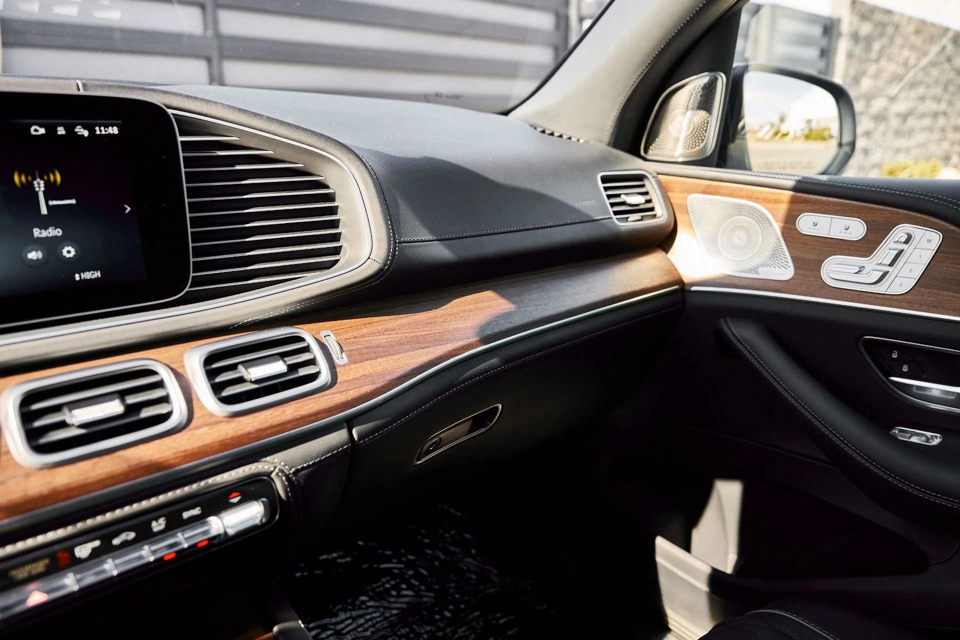 mph089_1668904129_Used_2025_Mercedes_Benz_GLS_Maybach_GLS_600_1771467950_52270fc538