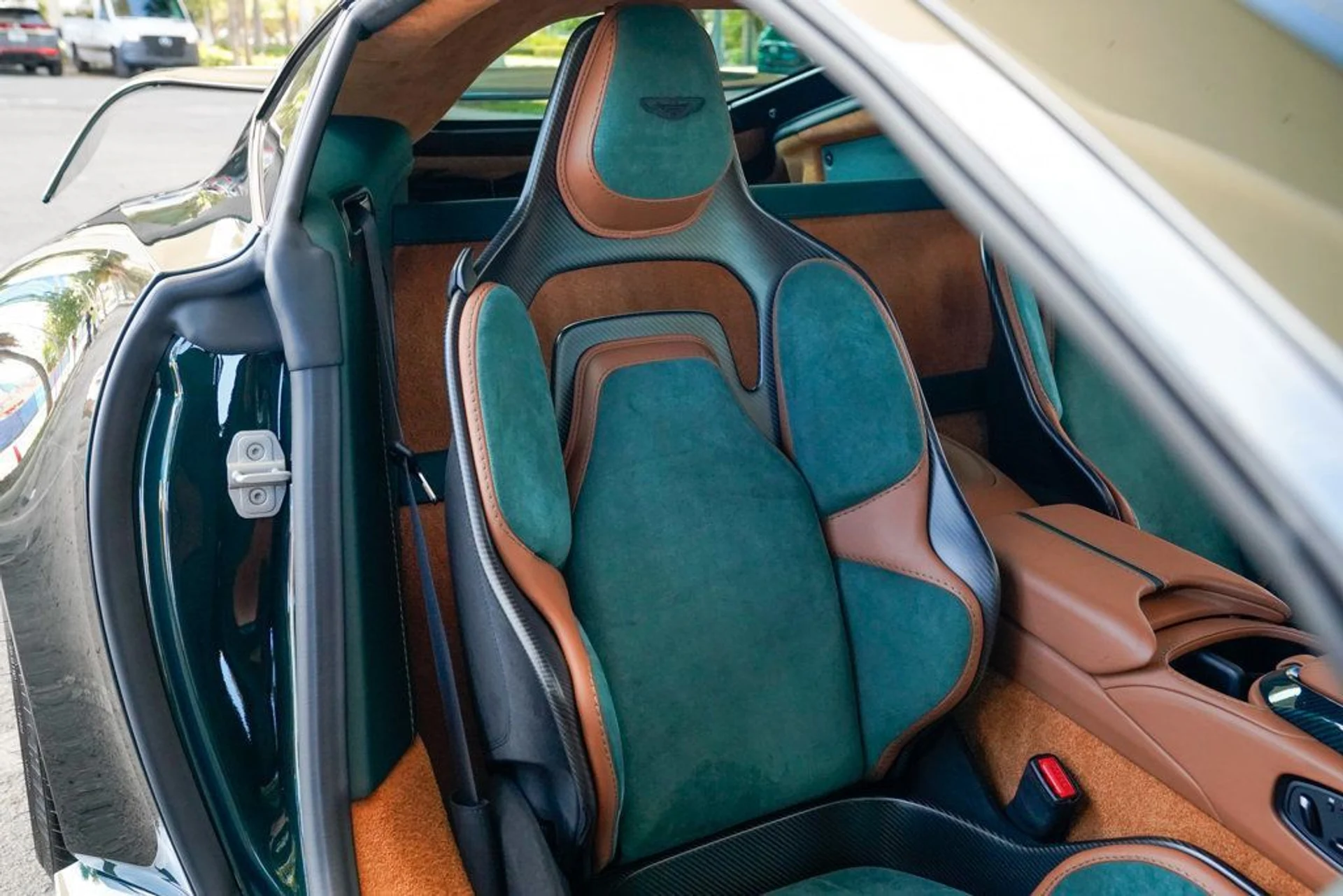 mph089_1704176253_used_2023_aston_martin_vantage_v12coupe_14354_22896697_90_1024_e01bdd0e4d