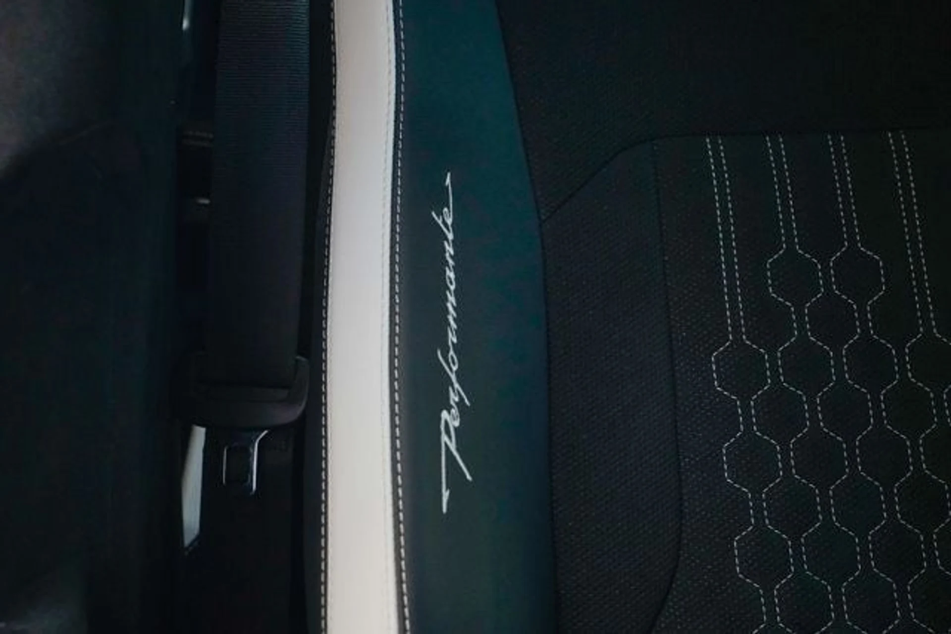 mph089_181511613_used_2024_lamborghini_urus_performanteawd_14354_22887761_90_640_2753290588