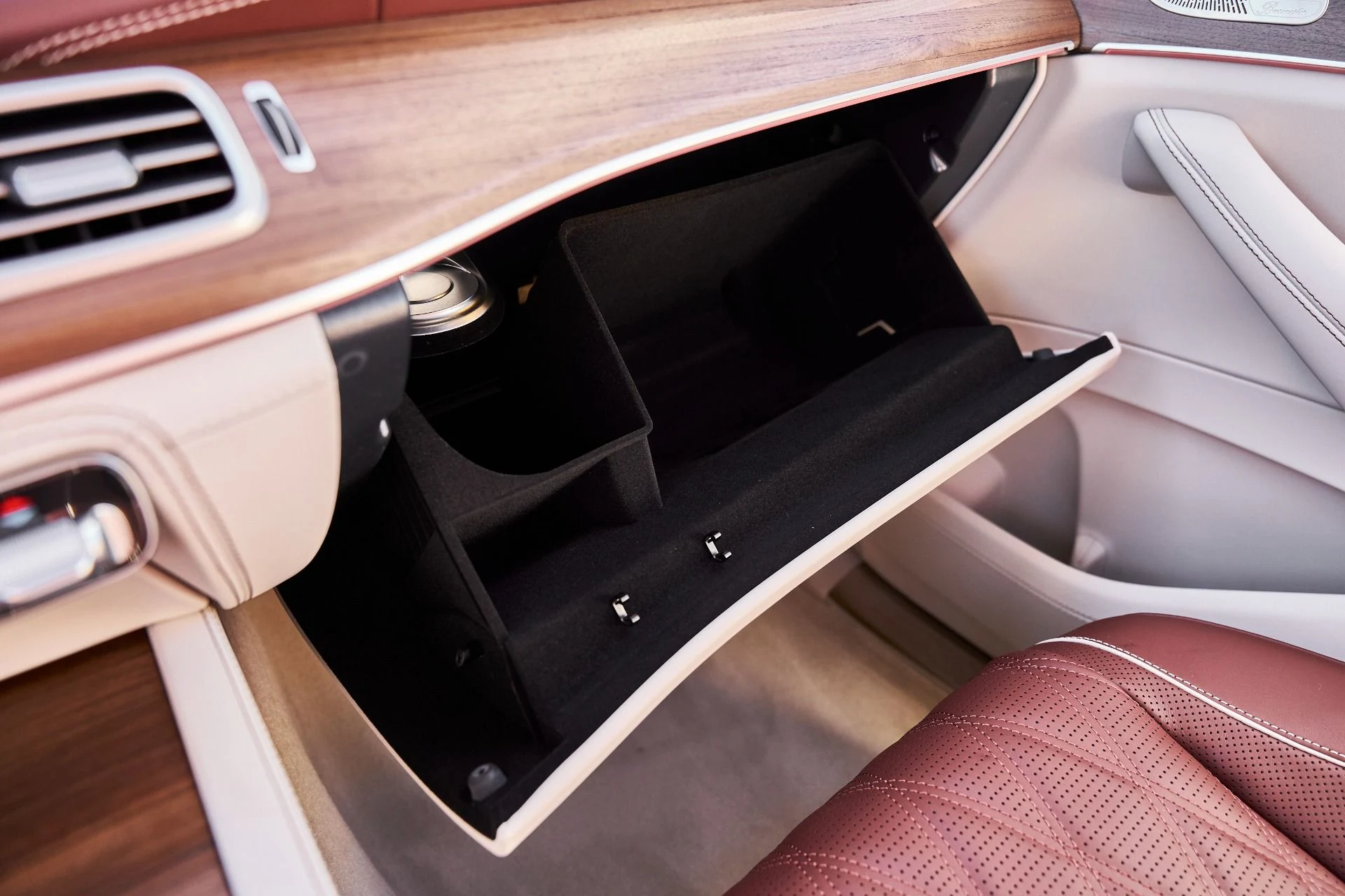 mph089_1931501337_Used_2026_Mercedes_Benz_GLS_Maybach_GLS_600_1772593322_efc3eacdb3