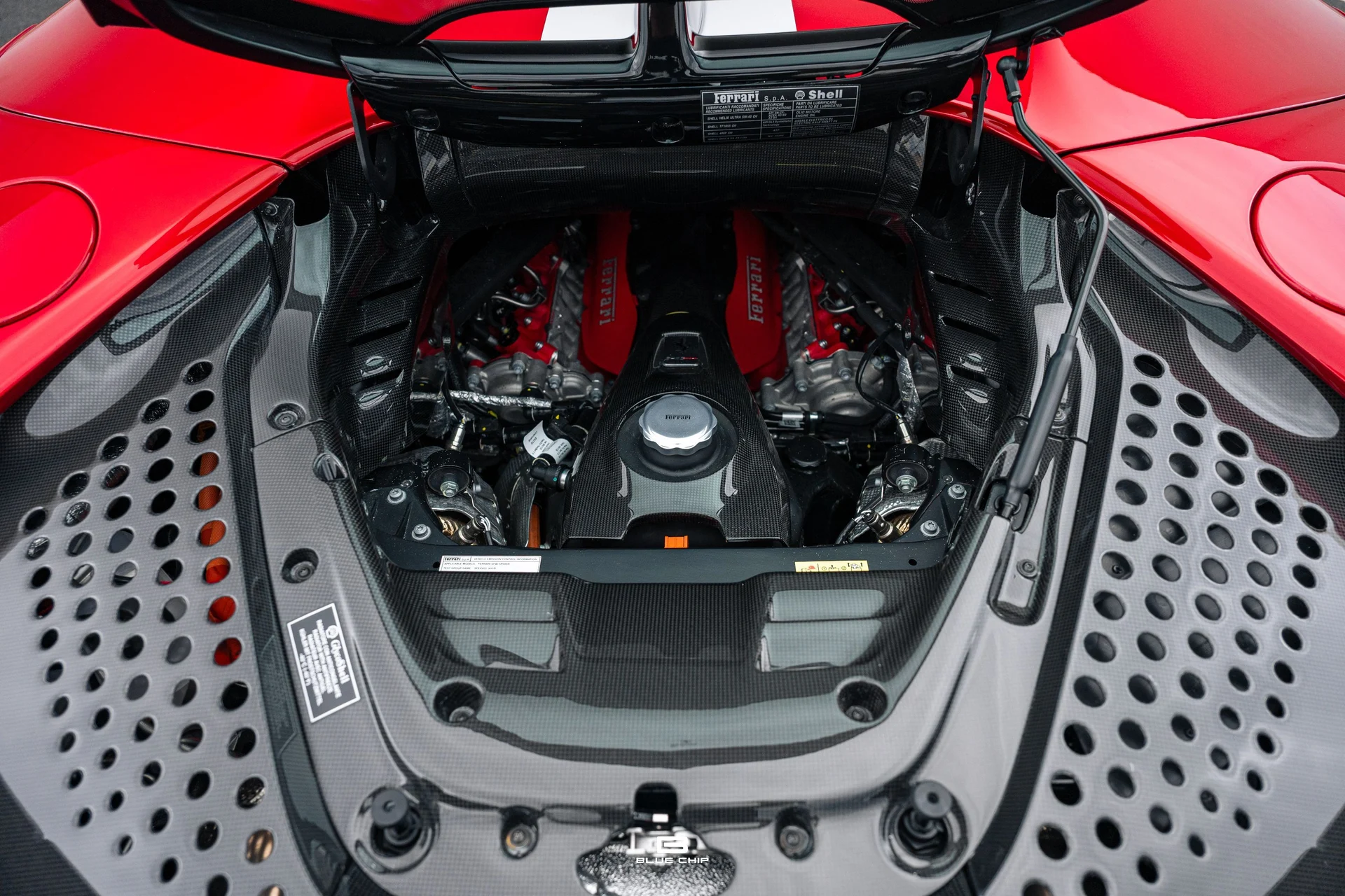 mph089_2232691021_6a6a858653107b020f0ca649_23796_202025_20_Ferrari_20_SF_90_20_Spider_20_Roso_20_Magma_90_a8fe257d49