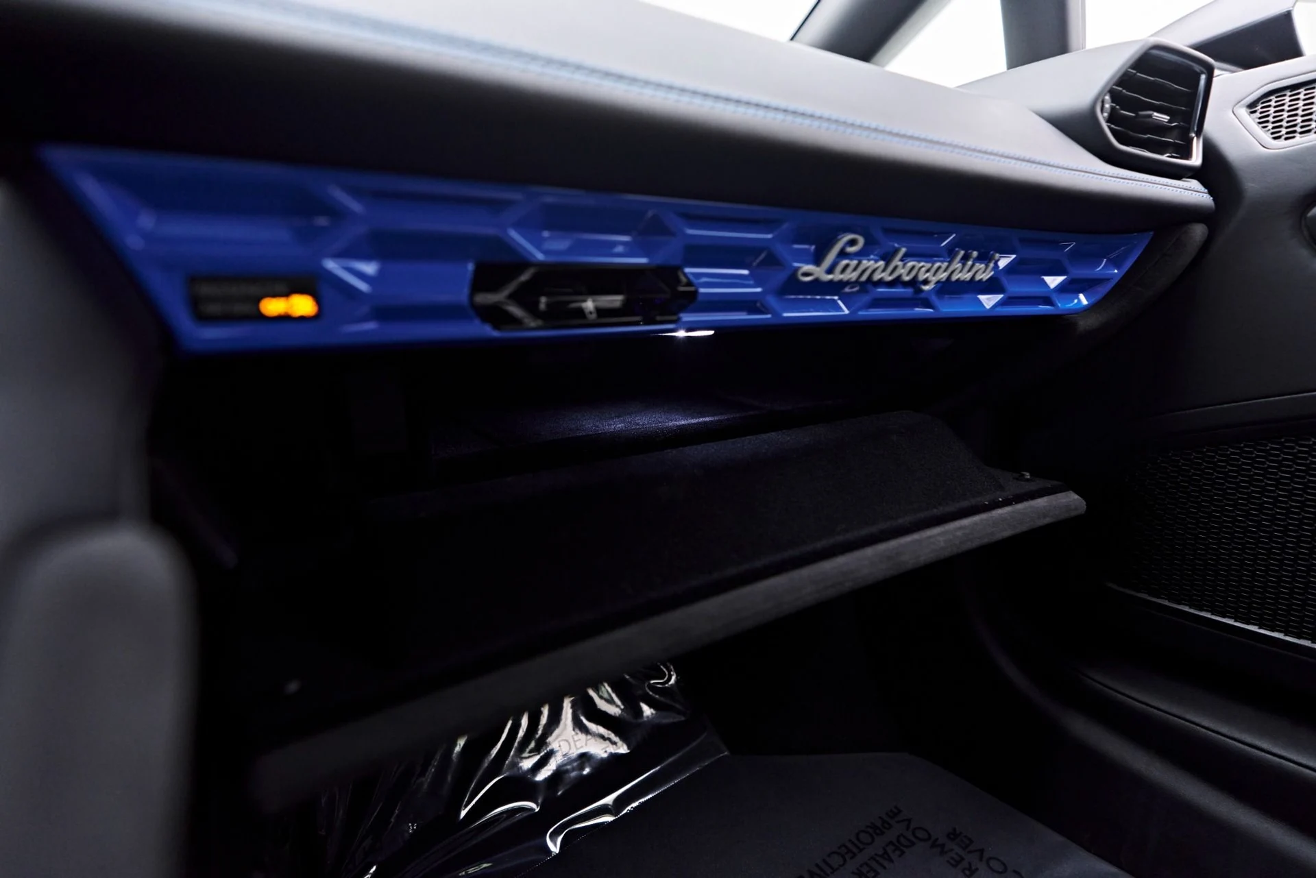 mph089_2255236837_Used_2021_Lamborghini_Huracan_EVO_Base_1758314740_27ddd36bd4