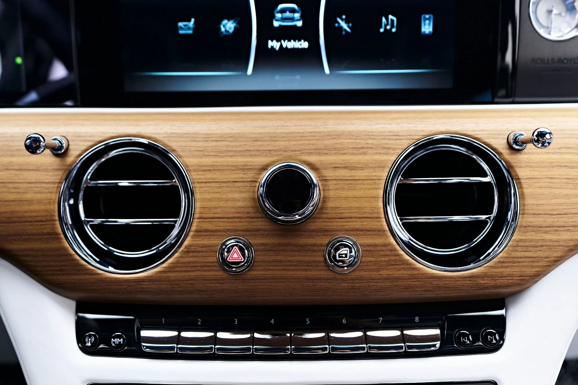 mph089_2415921565_Used_2023_Rolls_Royce_Ghost_1755200436_e31e2c582d