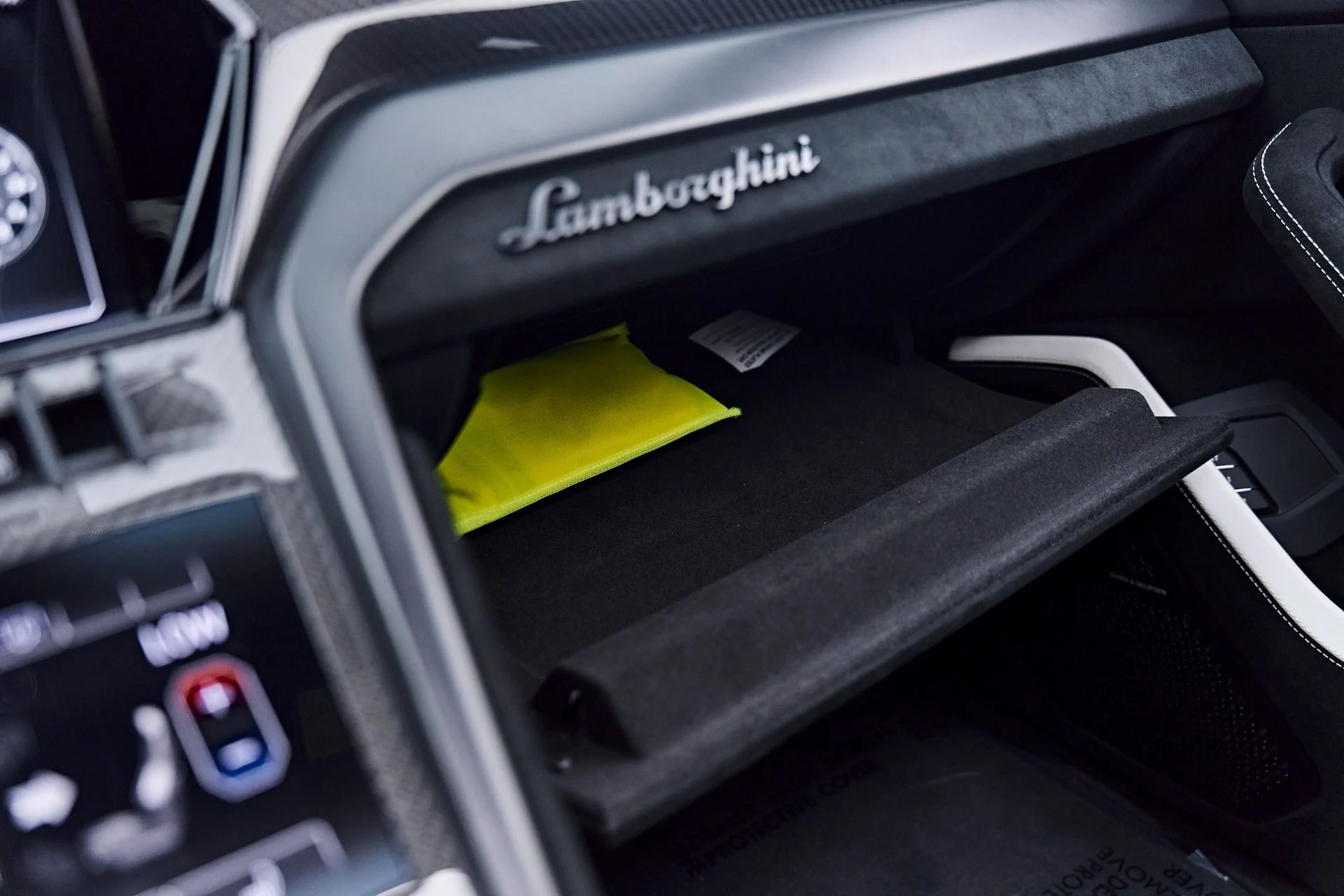mph089_2756801917_Used_2023_Lamborghini_Urus_Performante_1785711449_f26426c69e