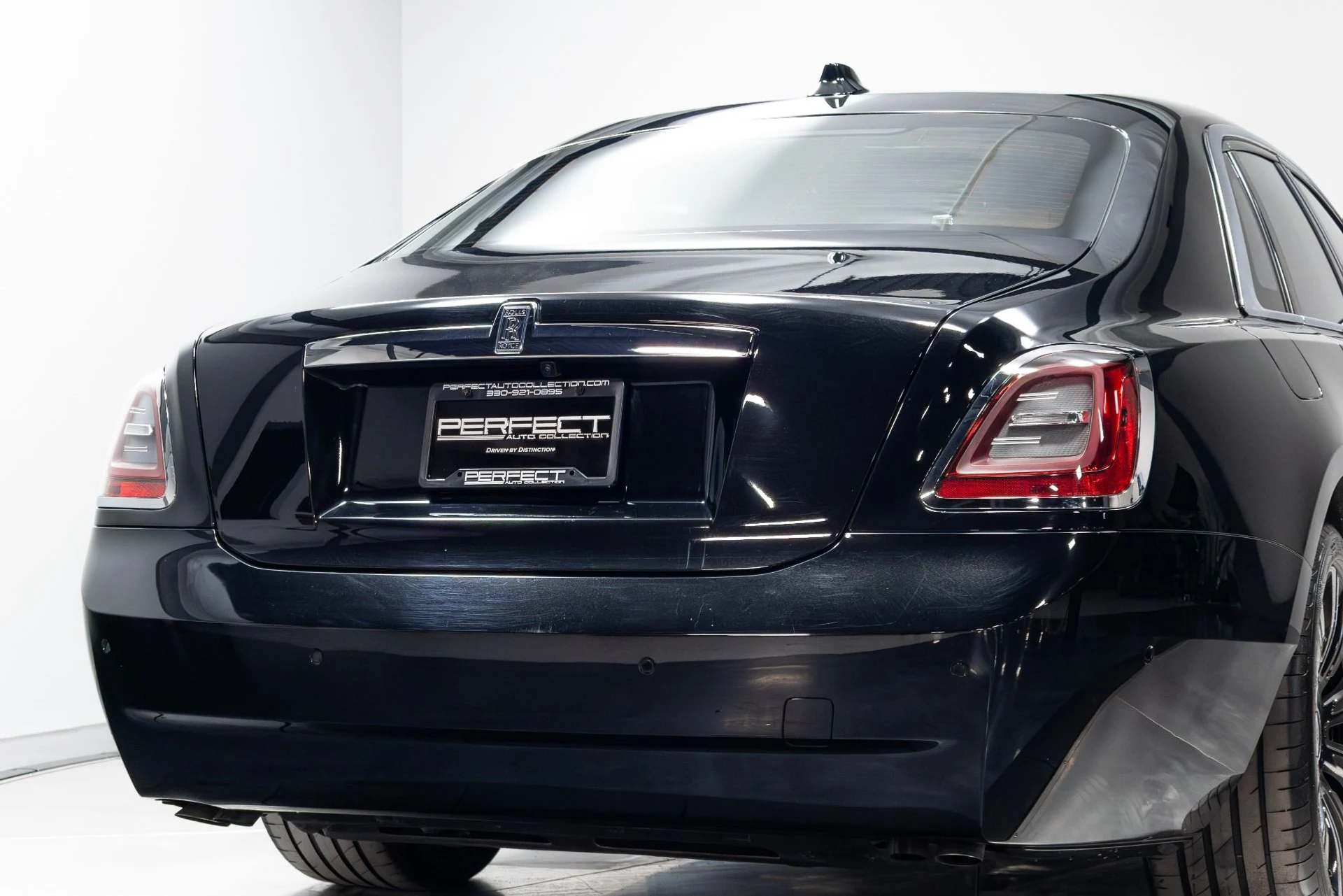 mph089_2851128408_Used_2022_Rolls_Royce_Ghost_1776785126_28332ea156